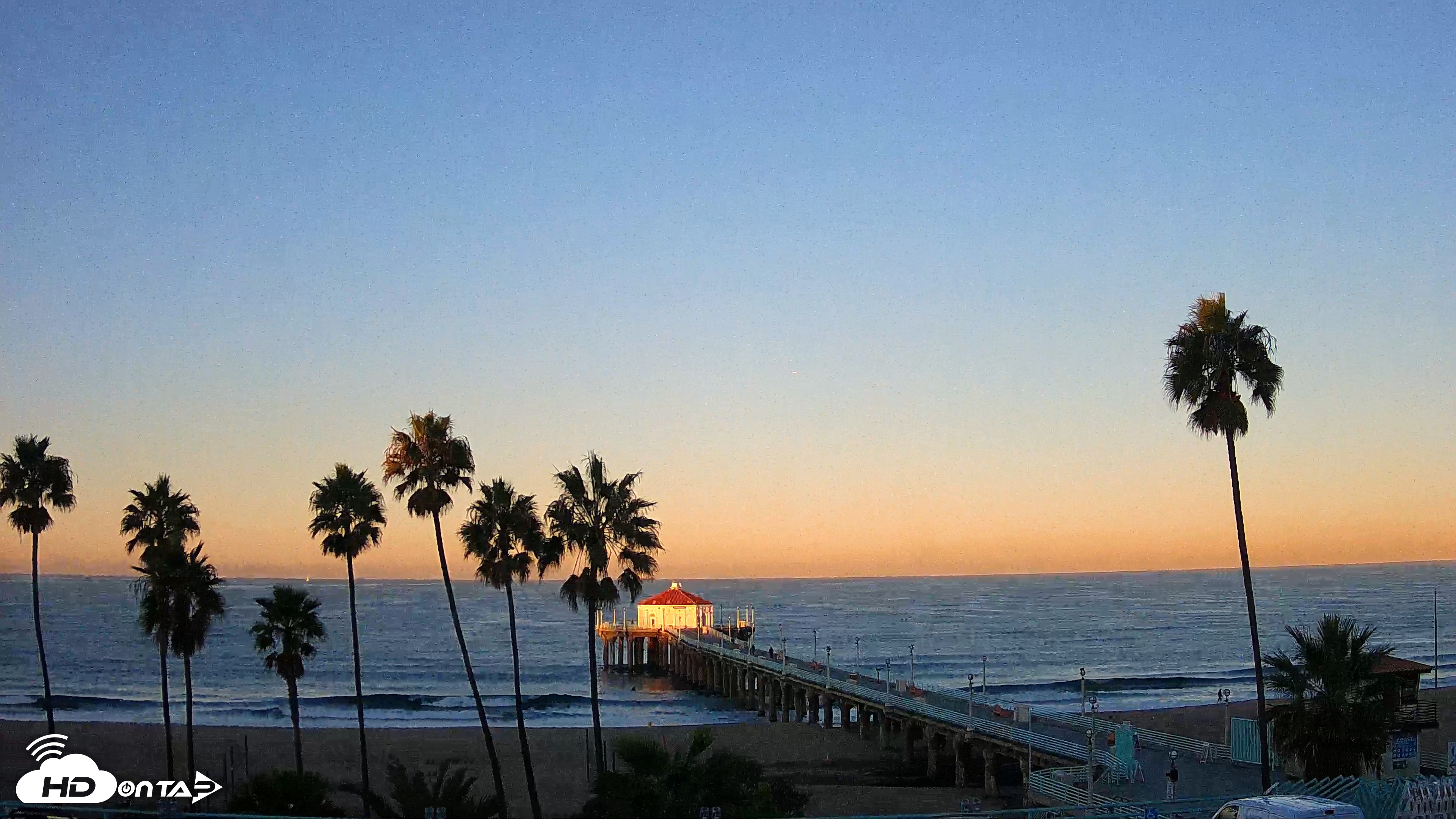 Snapshot of Manhattan Beach Pier Ultra HD Live Webcam taken Oct 16, 2025, 7:18am PDT