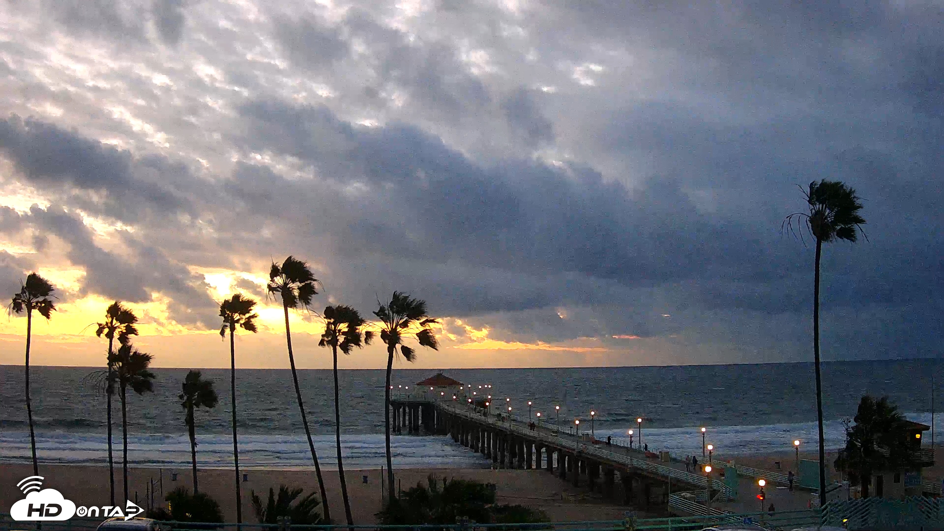 Snapshot of Manhattan Beach Pier Ultra HD Live Webcam taken Feb 17, 2026, 5:54pm PST