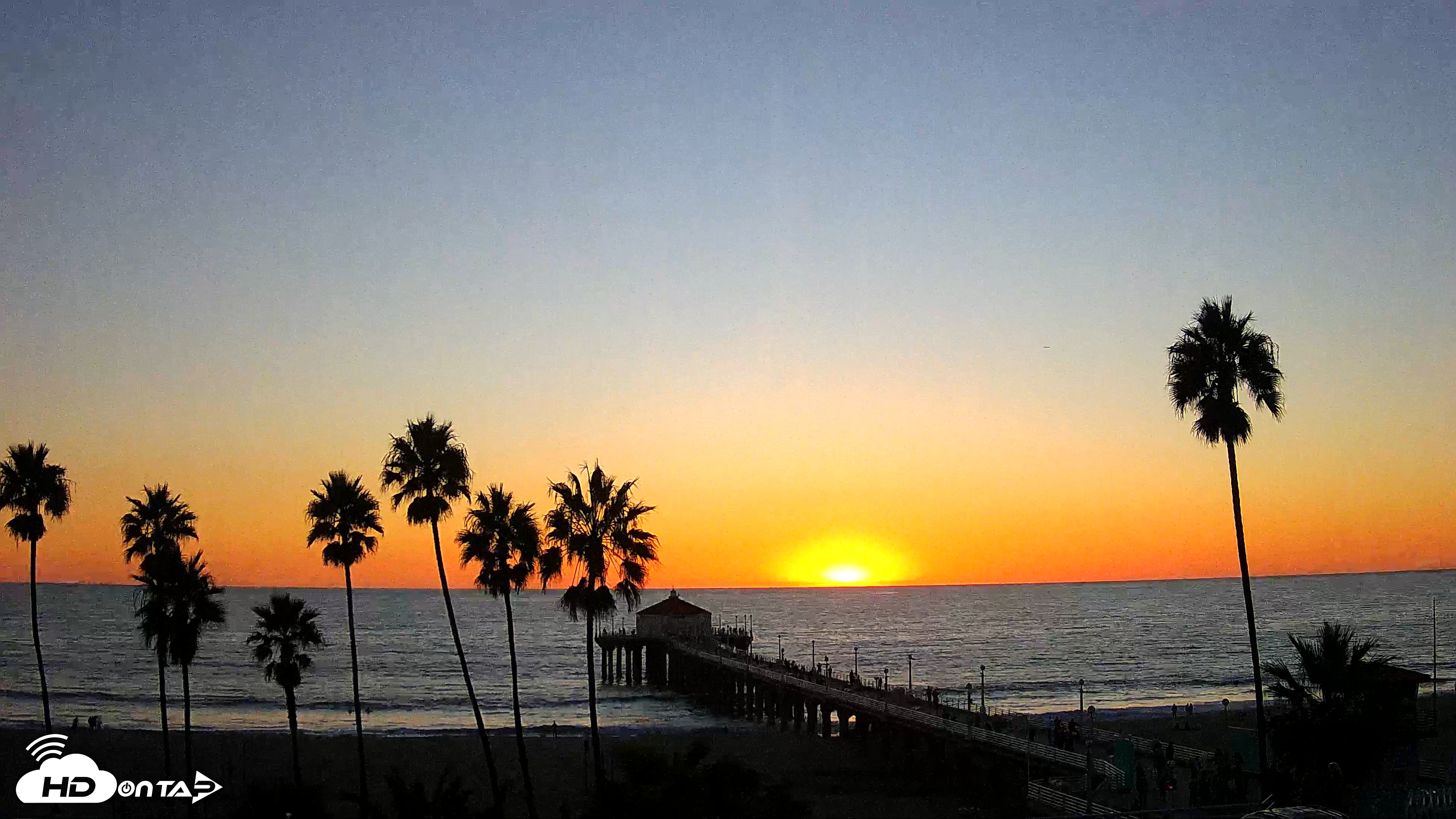 Snapshot of Manhattan Beach Pier Ultra HD Live Webcam taken Oct 16, 2025, 6:19pm PDT