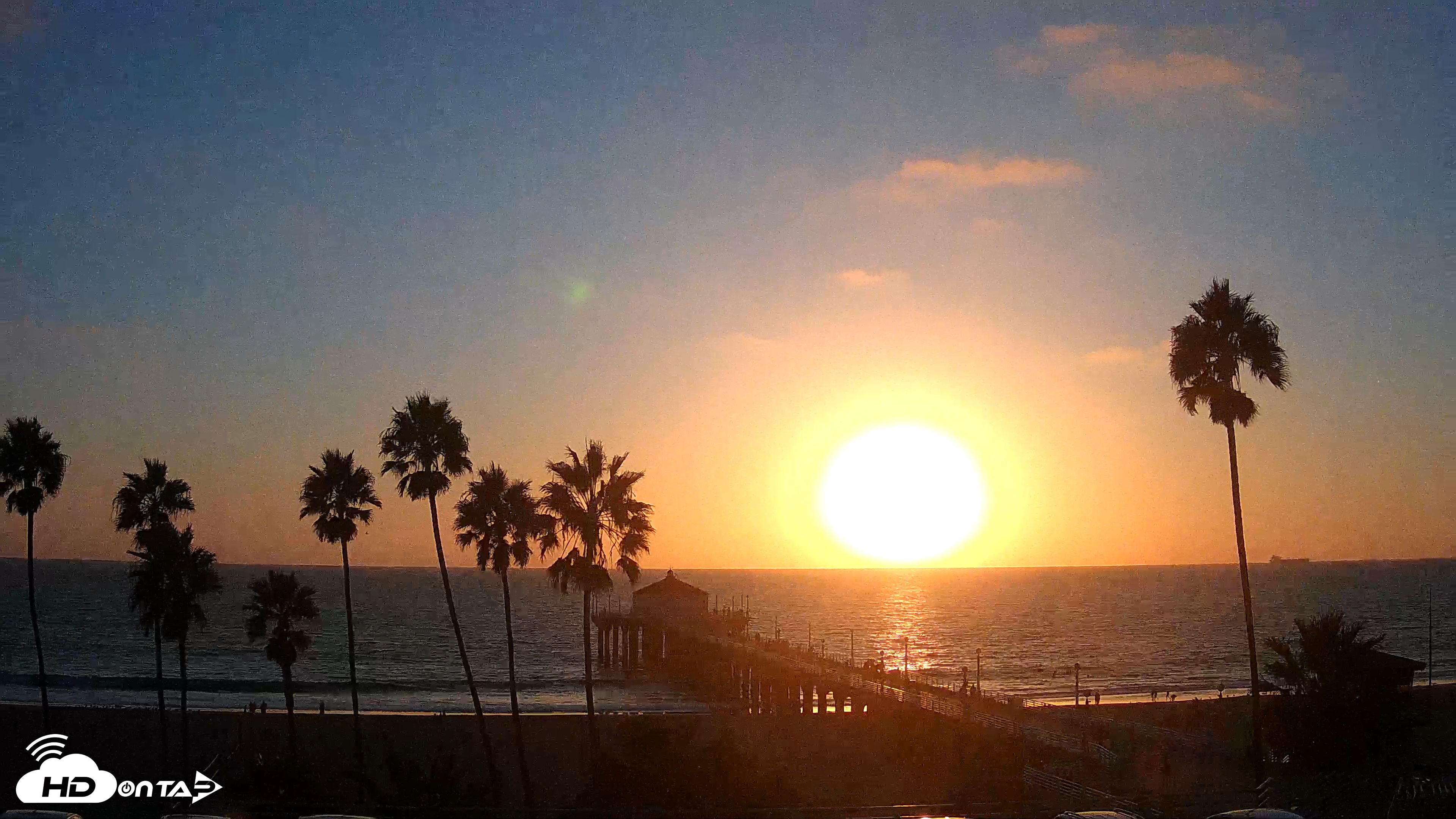 Snapshot of Manhattan Beach Pier Ultra HD Live Webcam taken Oct 7, 2025, 6:16pm PDT