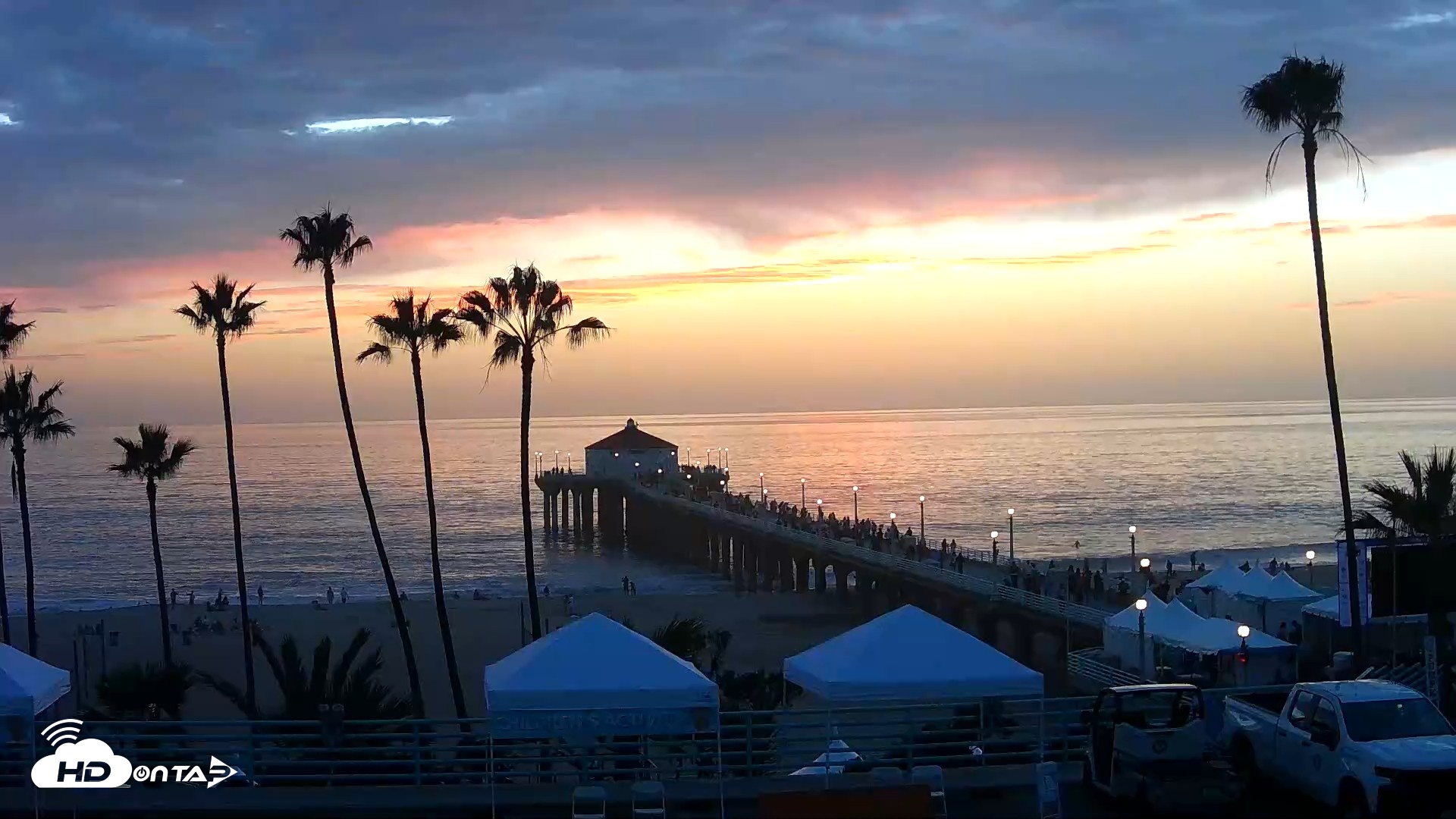 Snapshot of Manhattan Beach Pier Ultra HD Live Webcam taken Oct 17, 2026, 6:27pm PDT