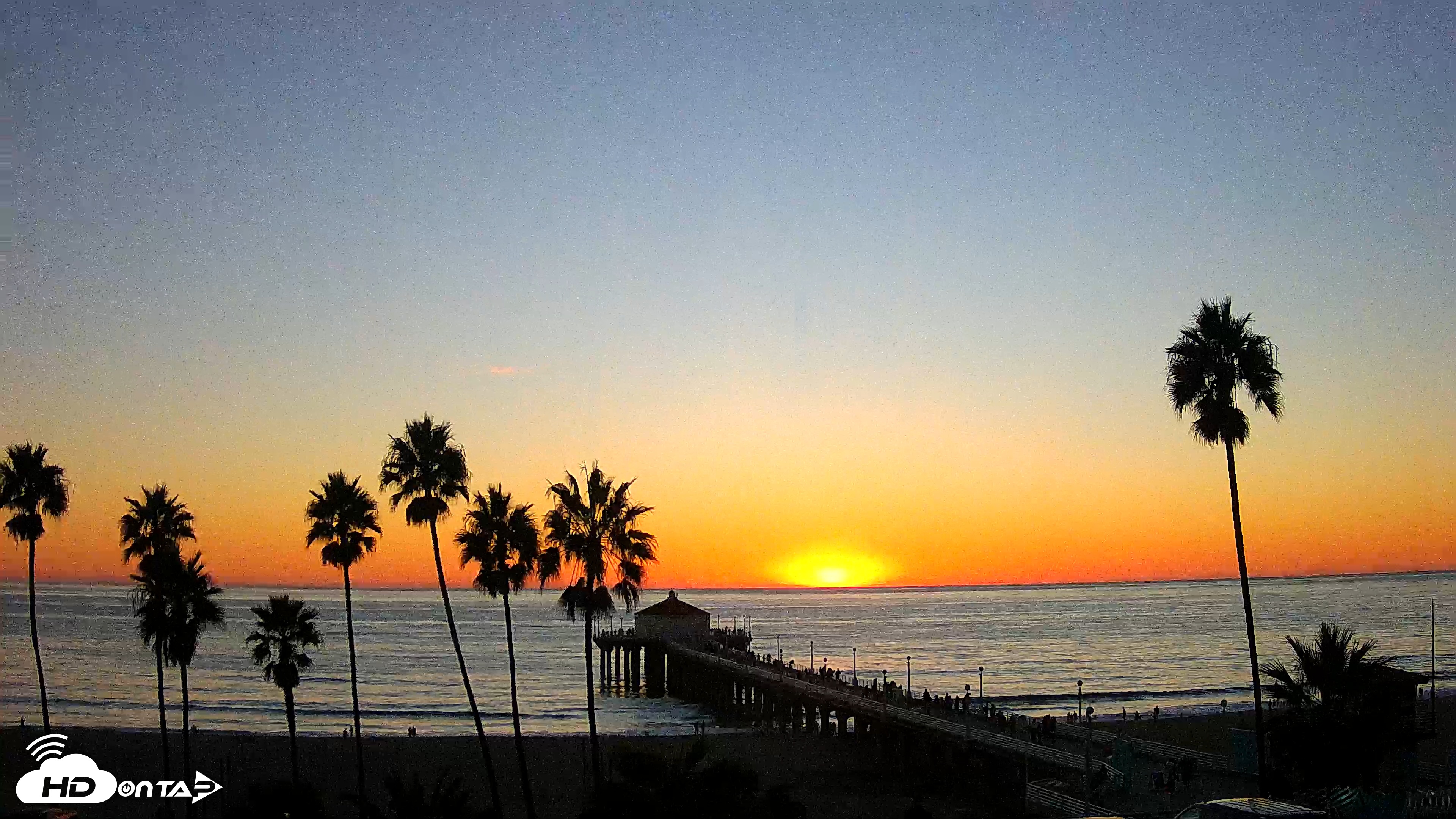 Snapshot of Manhattan Beach Pier Ultra HD Live Webcam taken Oct 17, 2025, 6:18pm PDT