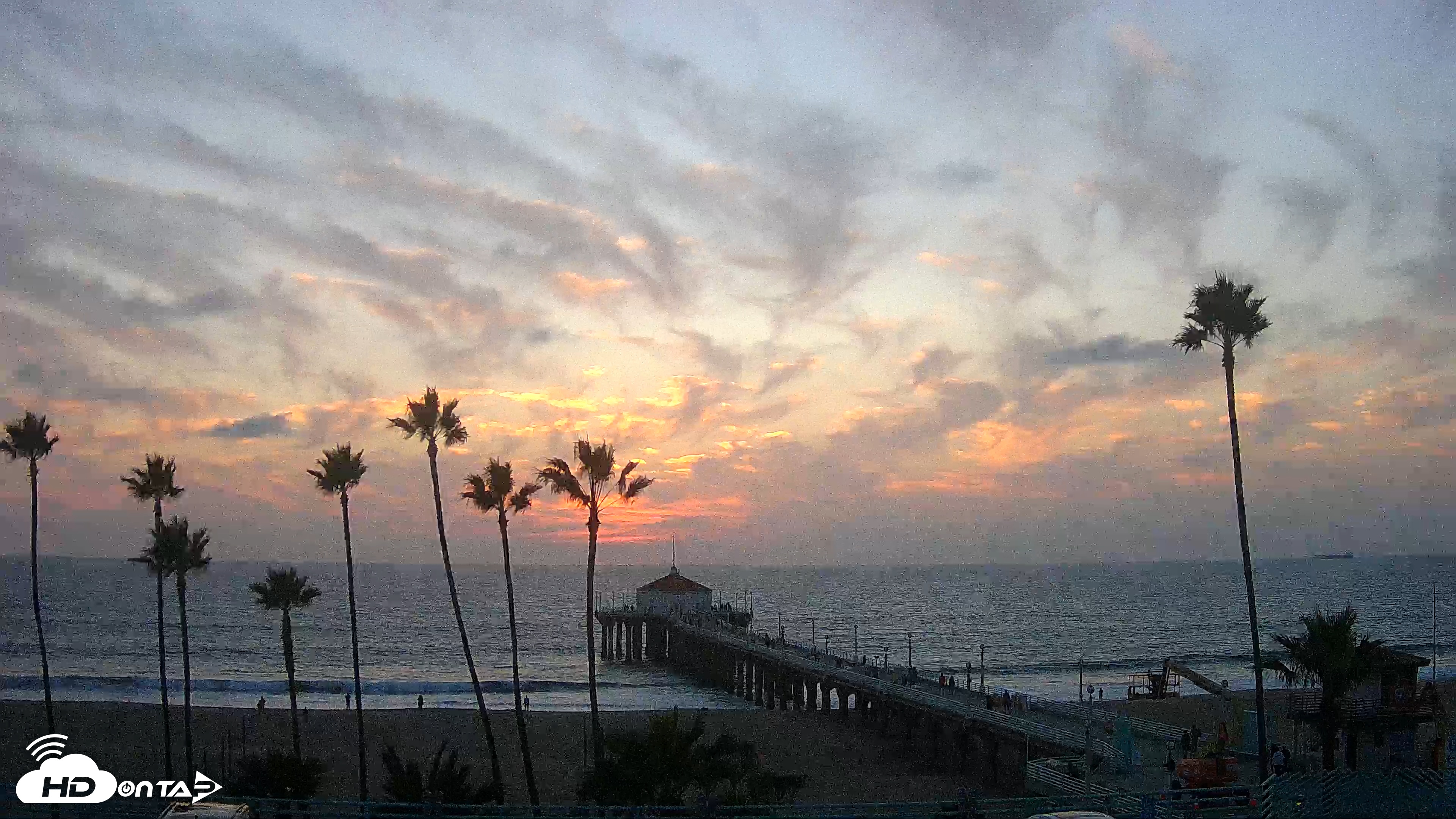 Snapshot of Manhattan Beach Pier Ultra HD Live Webcam taken Nov 3, 2025, 4:59pm PST