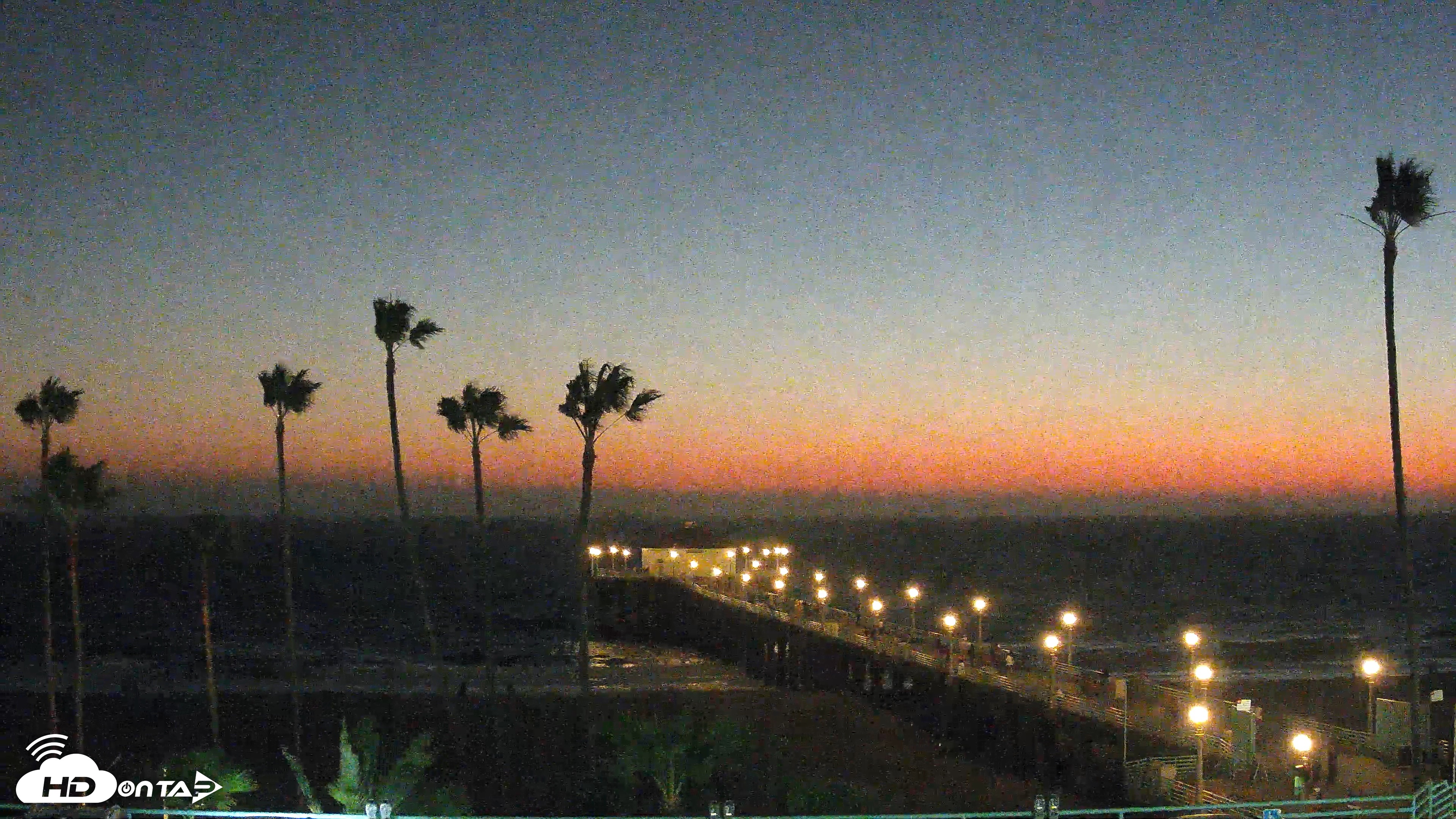 Snapshot of Manhattan Beach Pier Ultra HD Live Webcam taken Oct 1, 2026, 5:55pm PDT
