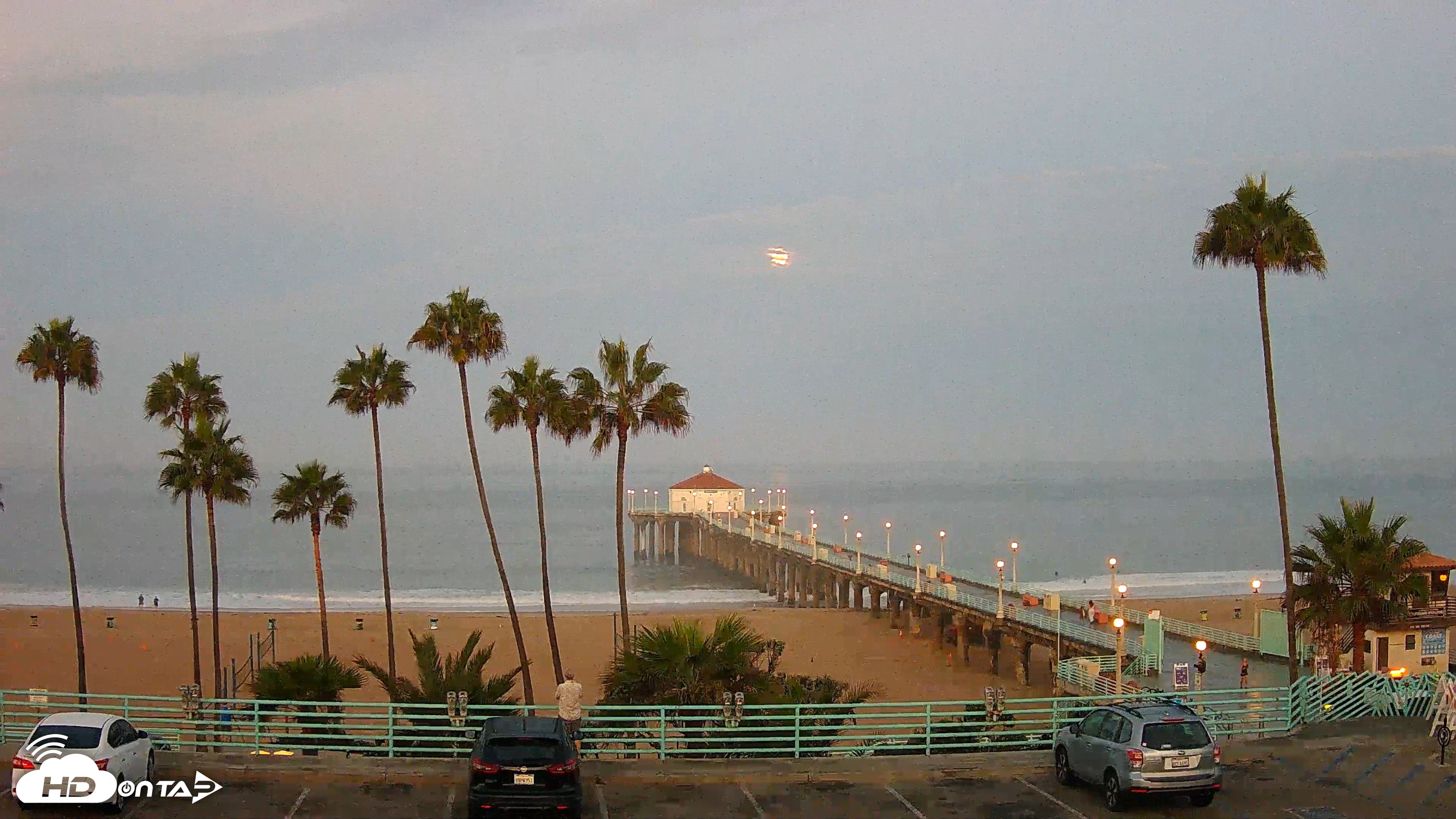 Snapshot of Manhattan Beach Pier Ultra HD Live Webcam taken Aug 28, 2026, 6:15am PDT