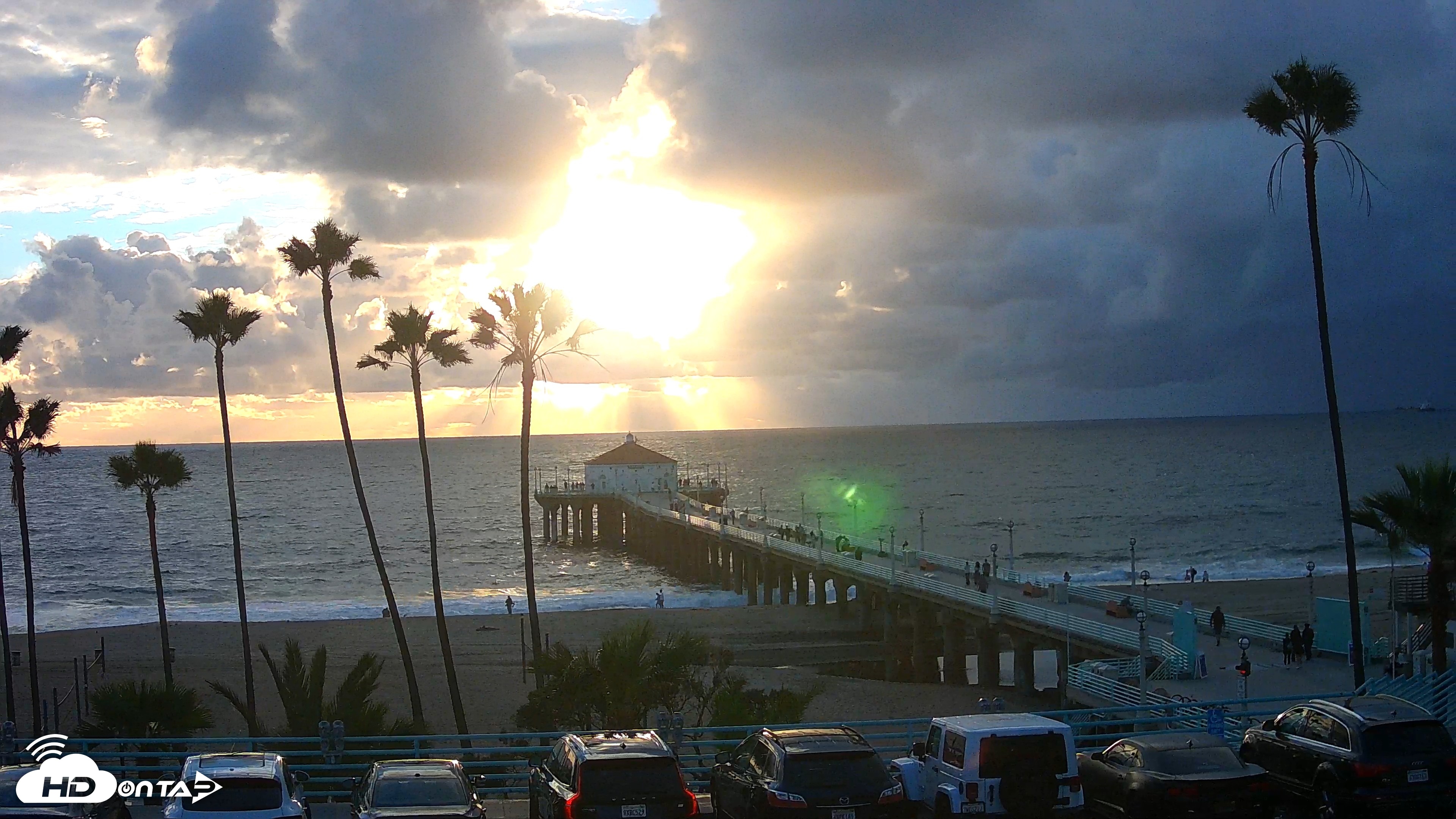 Snapshot of Manhattan Beach Pier Ultra HD Live Webcam taken Oct 22, 2026, 5:48pm PDT
