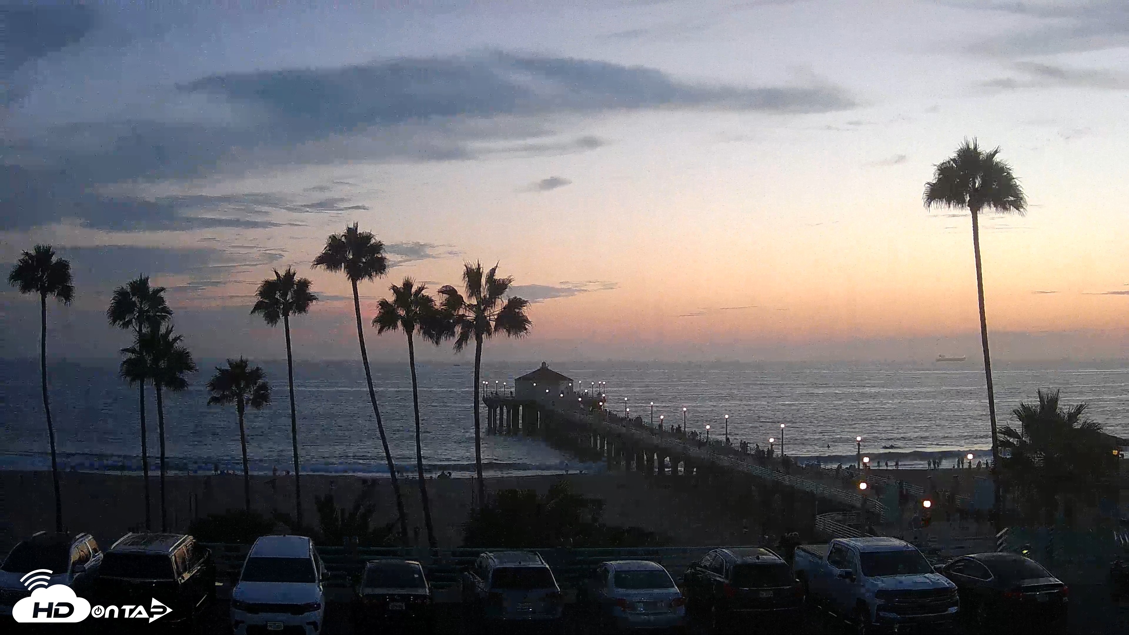 Snapshot of Manhattan Beach Pier Ultra HD Live Webcam taken Aug 26, 2026, 7:43pm PDT