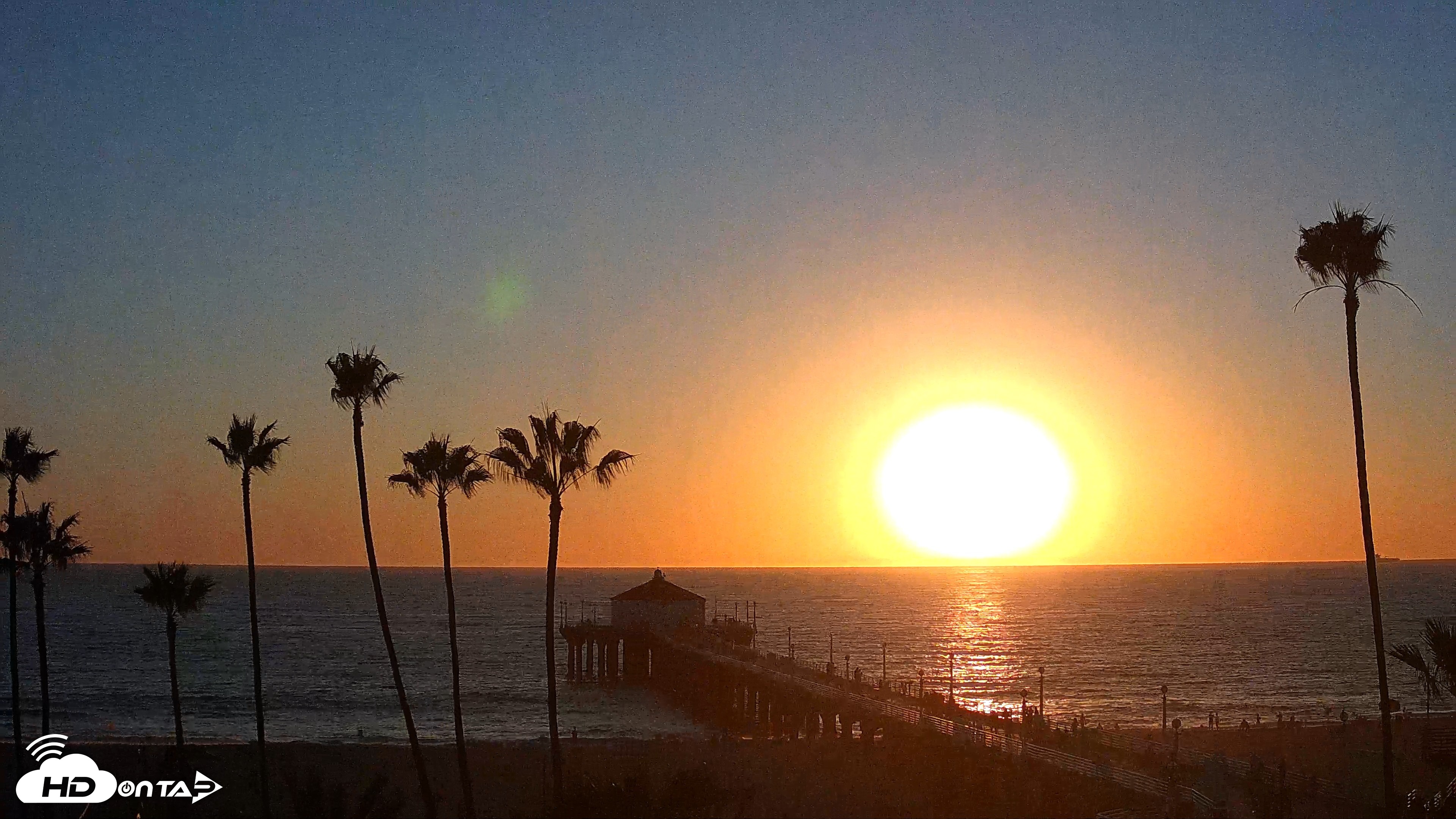 Snapshot of Manhattan Beach Pier Ultra HD Live Webcam taken Oct 6, 2026, 6:19pm PDT