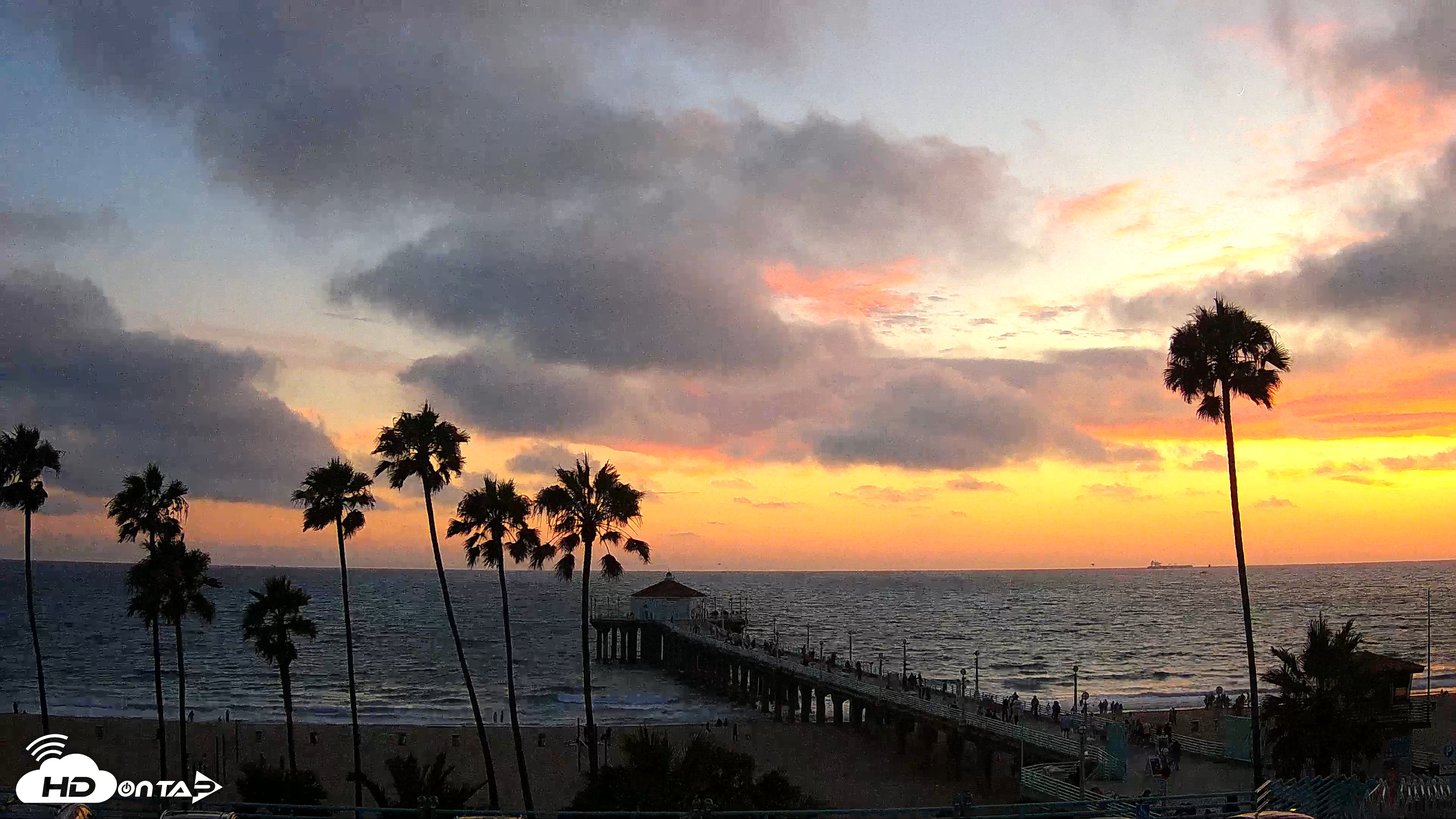 Snapshot of Manhattan Beach Pier Ultra HD Live Webcam taken Jul 26, 2025, 8:09pm PDT