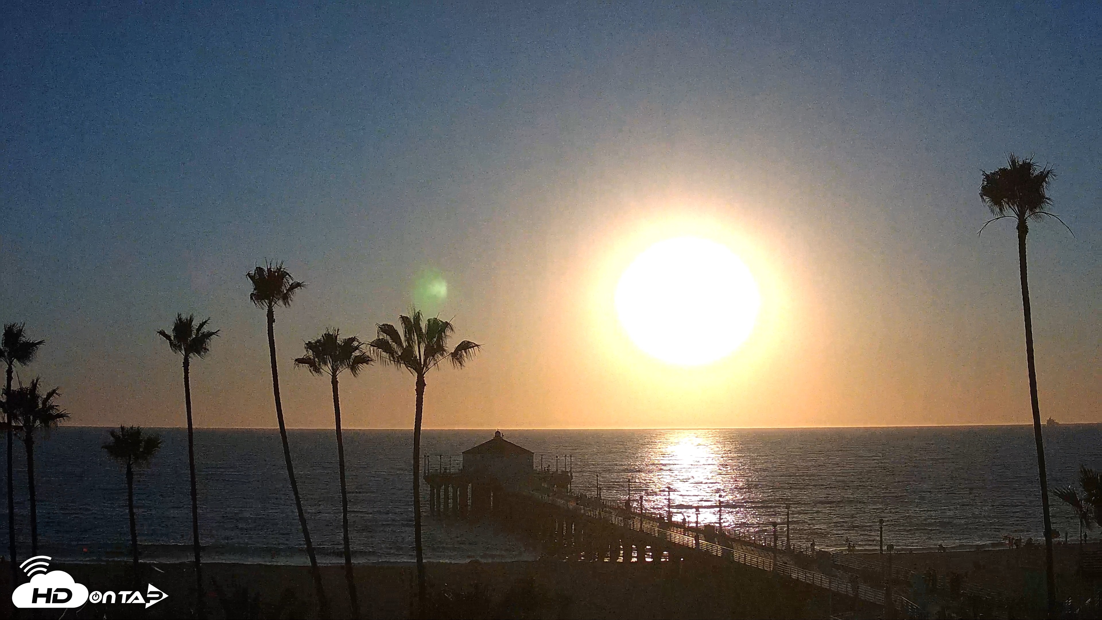 Snapshot of Manhattan Beach Pier Ultra HD Live Webcam taken Oct 6, 2026, 6:06pm PDT