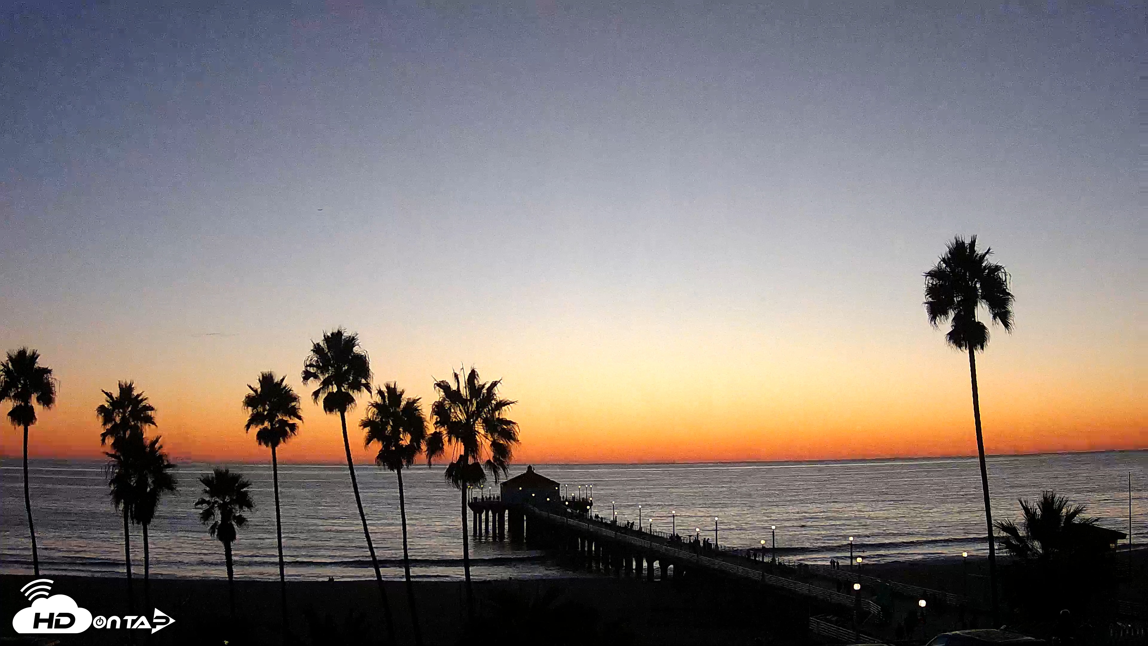 Snapshot of Manhattan Beach Pier Ultra HD Live Webcam taken Oct 17, 2025, 6:31pm PDT