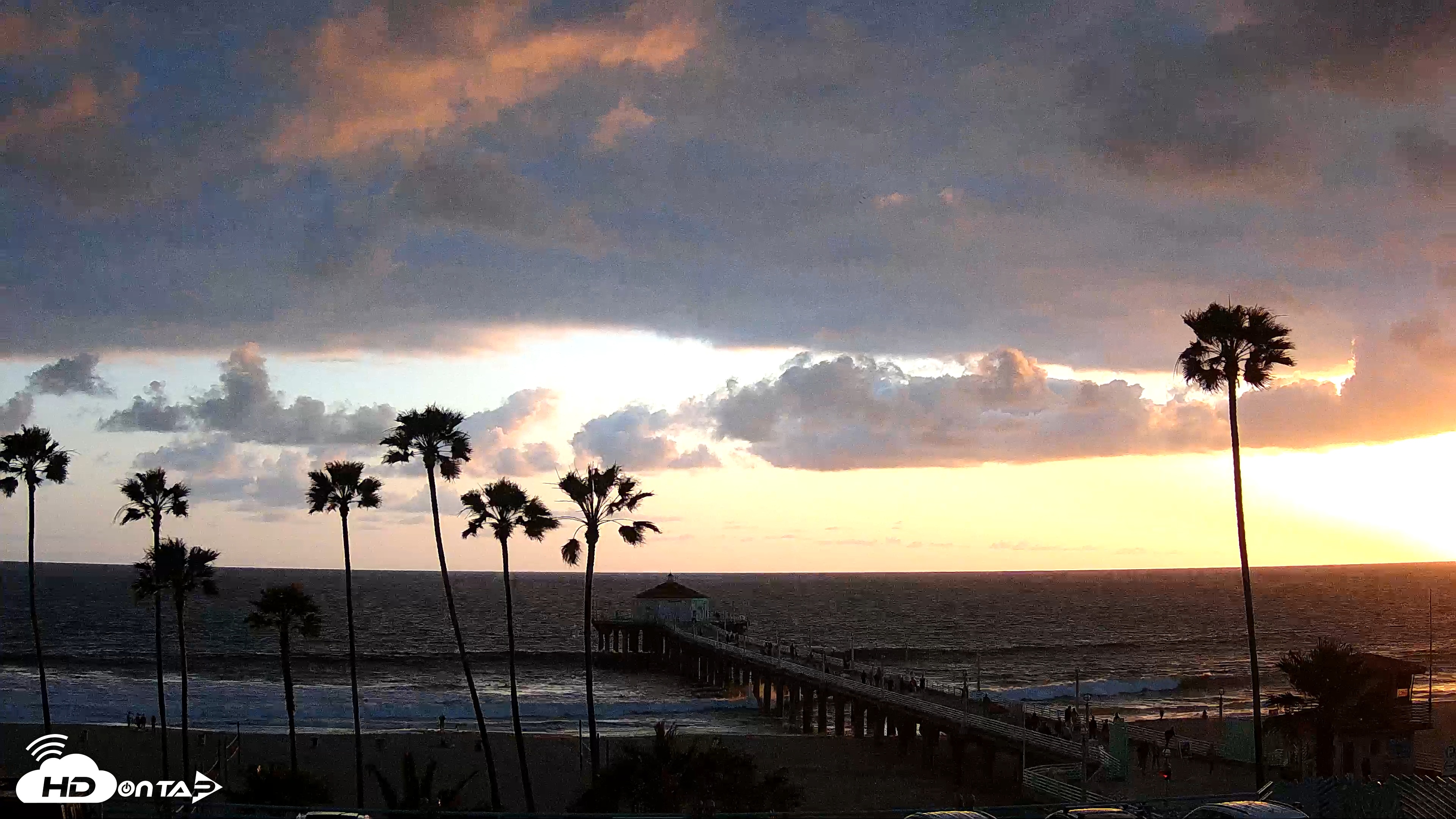 Snapshot of Manhattan Beach Pier Ultra HD Live Webcam taken Apr 25, 2025, 7:19pm PDT