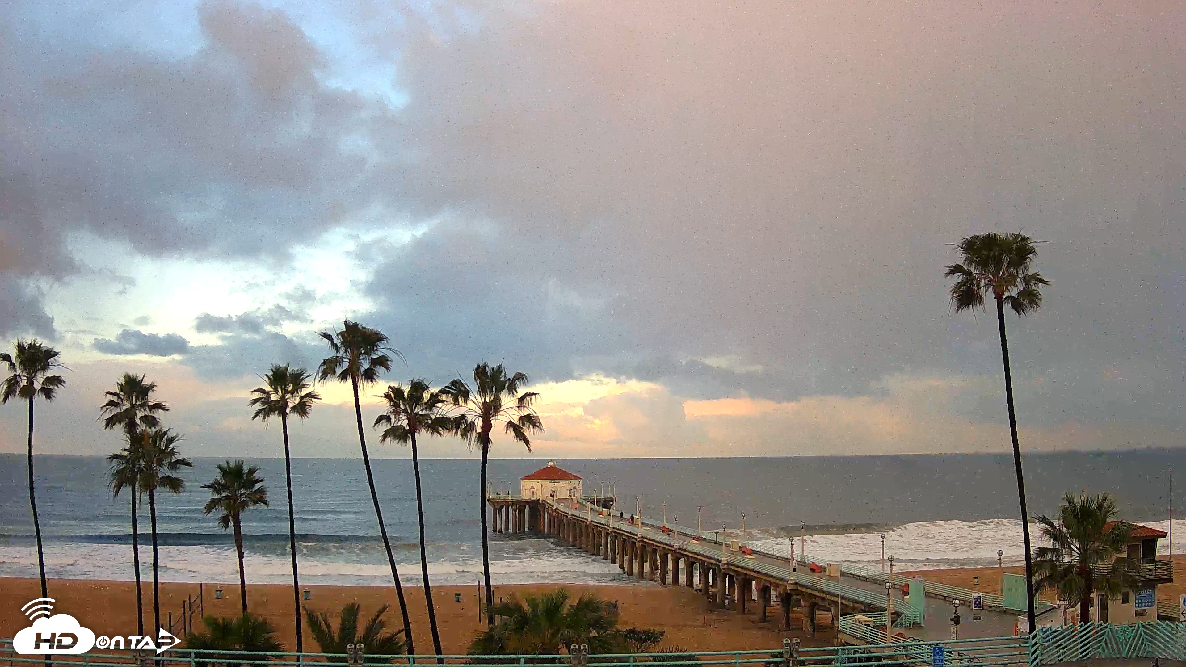 Snapshot of Manhattan Beach Pier Ultra HD Live Webcam taken Feb 17, 2026, 6:58am PST