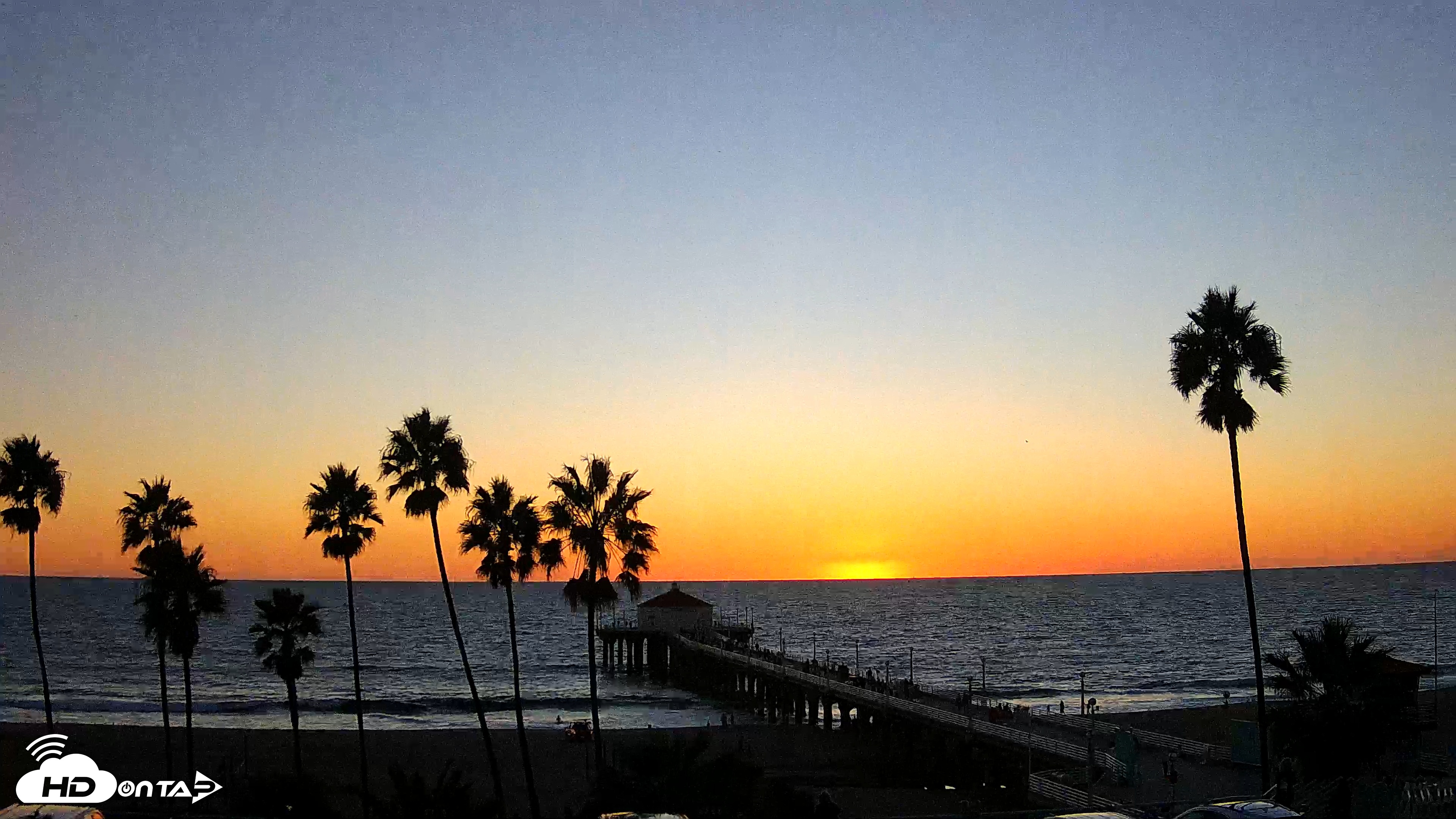 Snapshot of Manhattan Beach Pier Ultra HD Live Webcam taken Oct 15, 2025, 6:21pm PDT