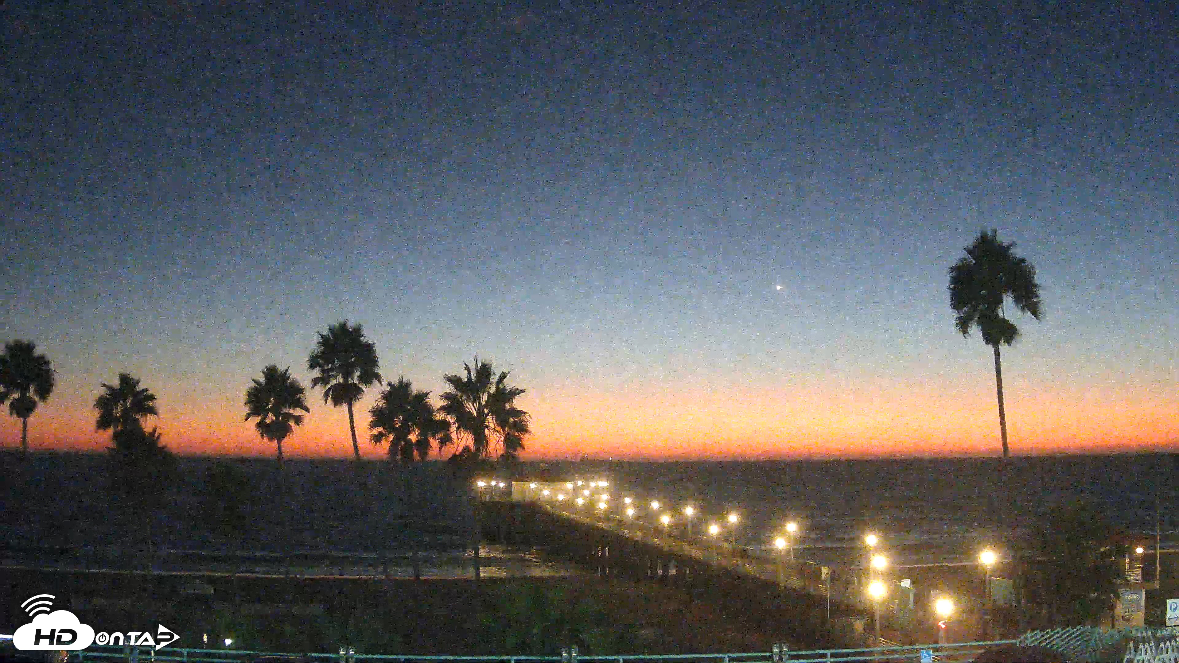 Snapshot of Manhattan Beach Pier Ultra HD Live Webcam taken Oct 10, 2025, 7:08pm PDT
