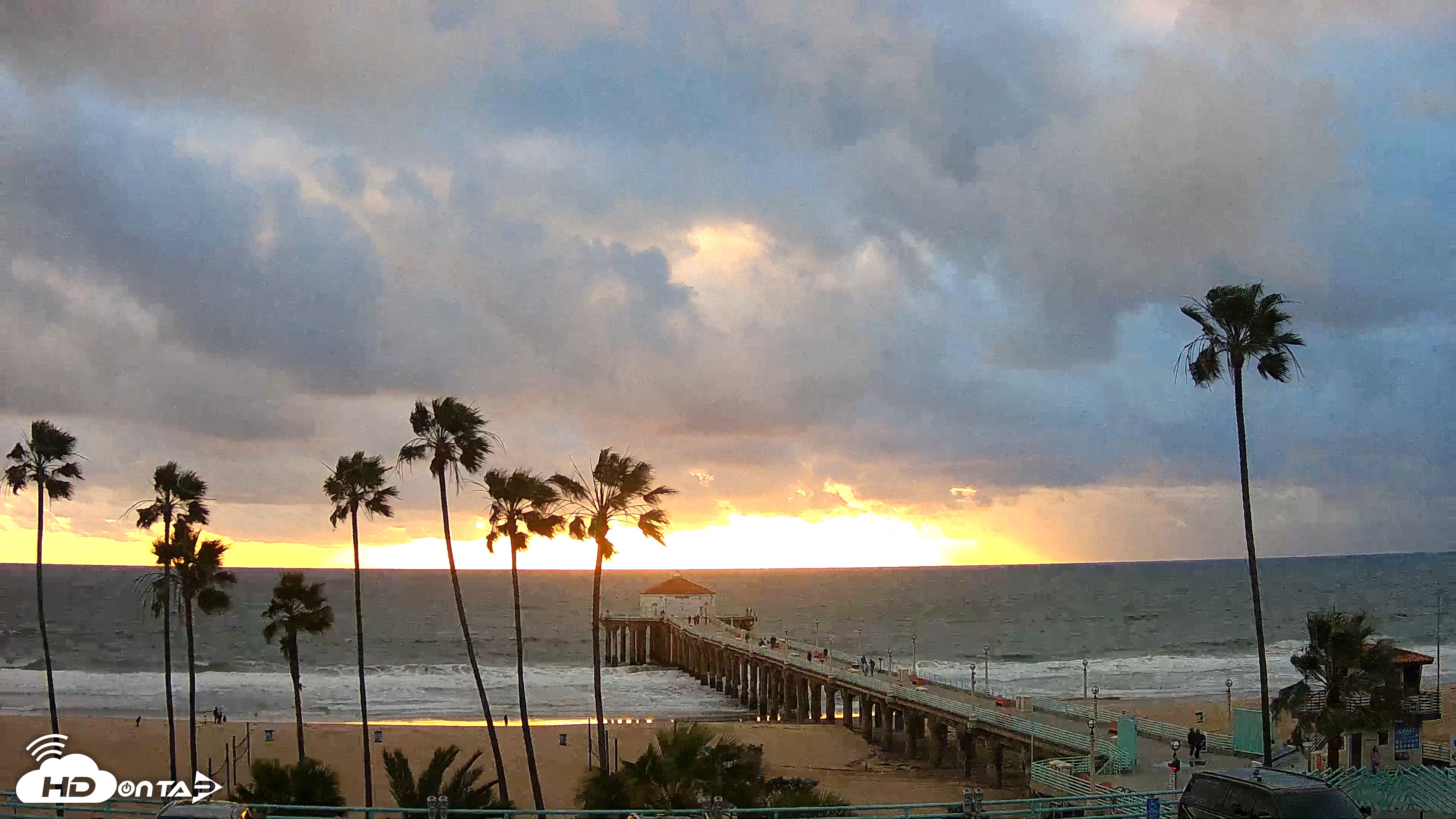 Snapshot of Manhattan Beach Pier Ultra HD Live Webcam taken Feb 17, 2026, 5:12pm PST