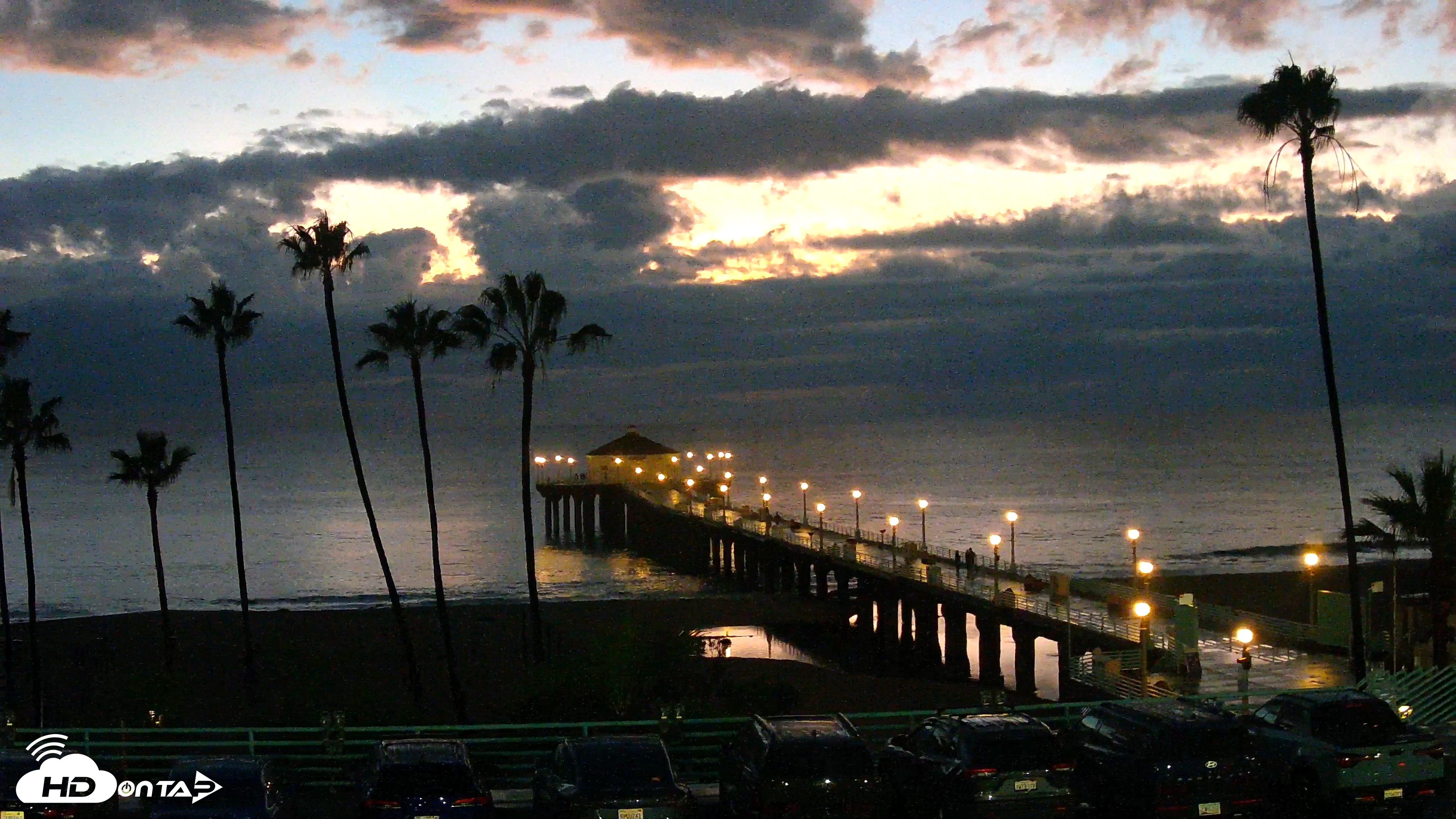 Snapshot of Manhattan Beach Pier Ultra HD Live Webcam taken Oct 21, 2026, 6:40pm PDT