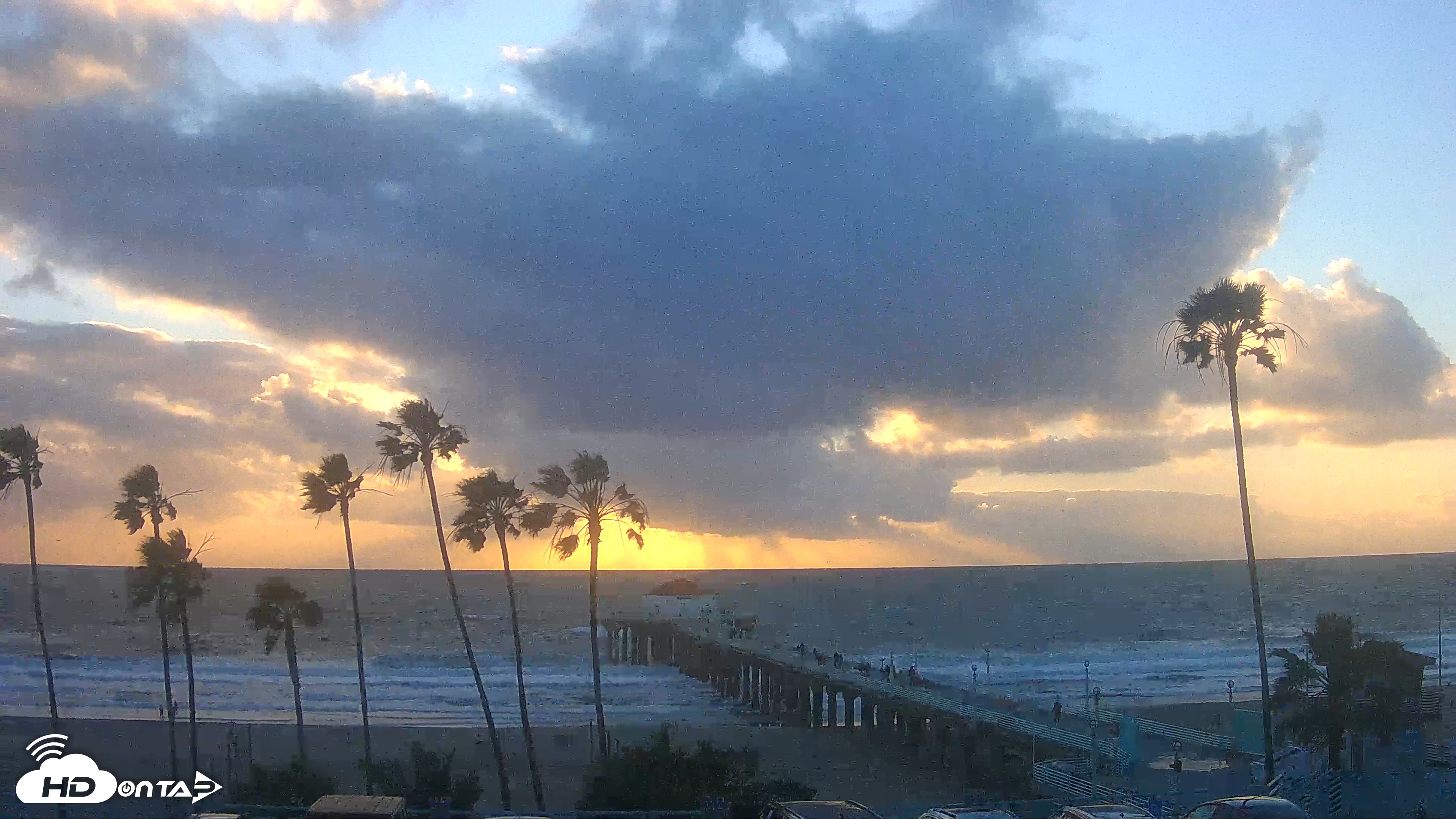 Snapshot of Manhattan Beach Pier Ultra HD Live Webcam taken Feb 19, 2026, 5:20pm PST