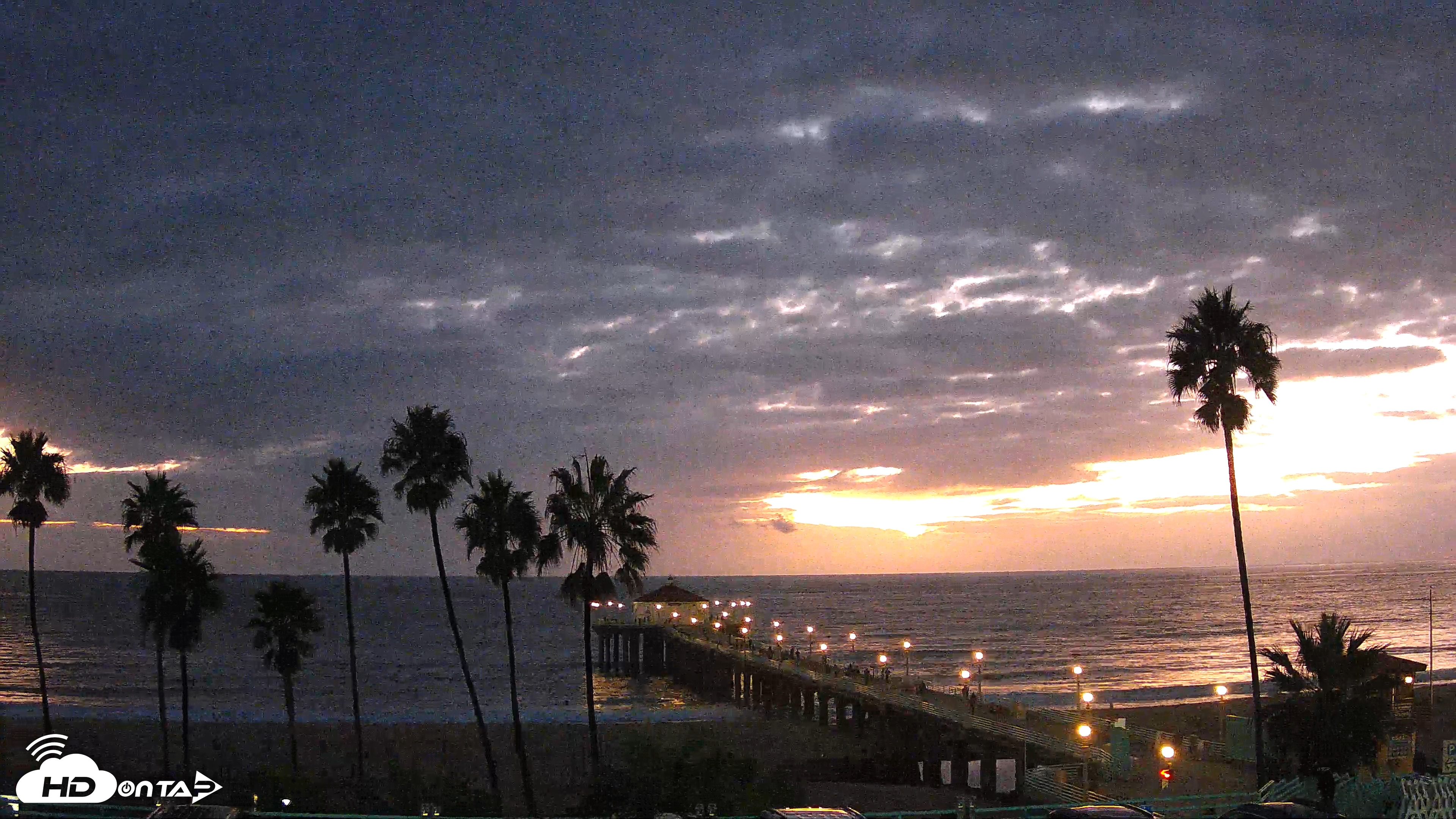 Snapshot of Manhattan Beach Pier Ultra HD Live Webcam taken Oct 14, 2025, 6:45pm PDT