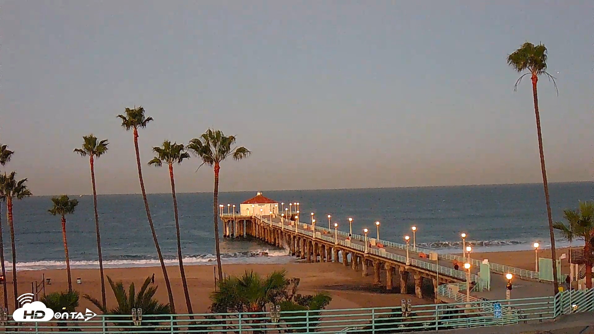 Snapshot of Manhattan Beach Pier Ultra HD Live Webcam taken Oct 13, 2026, 6:39am PDT