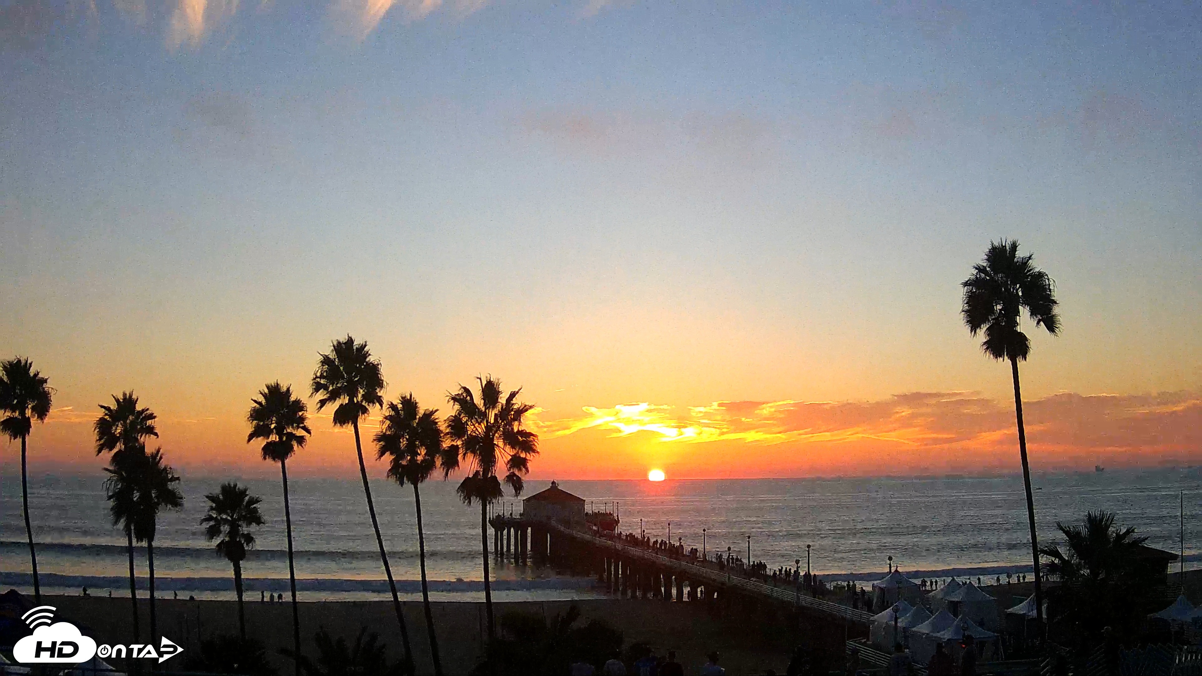 Snapshot of Manhattan Beach Pier Ultra HD Live Webcam taken Oct 19, 2025, 6:14pm PDT