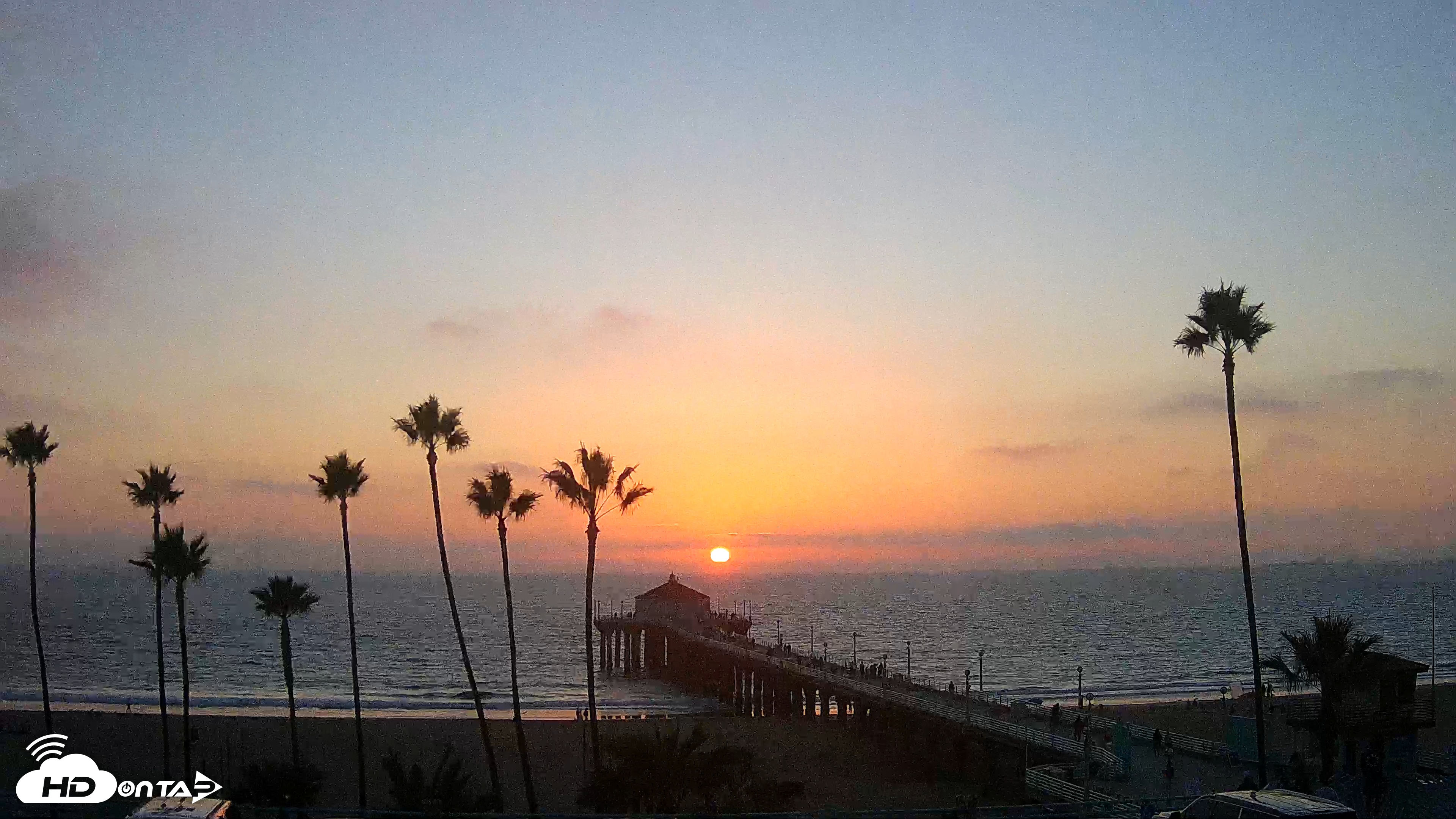 Snapshot of Manhattan Beach Pier Ultra HD Live Webcam taken Oct 24, 2025, 6:05pm PDT