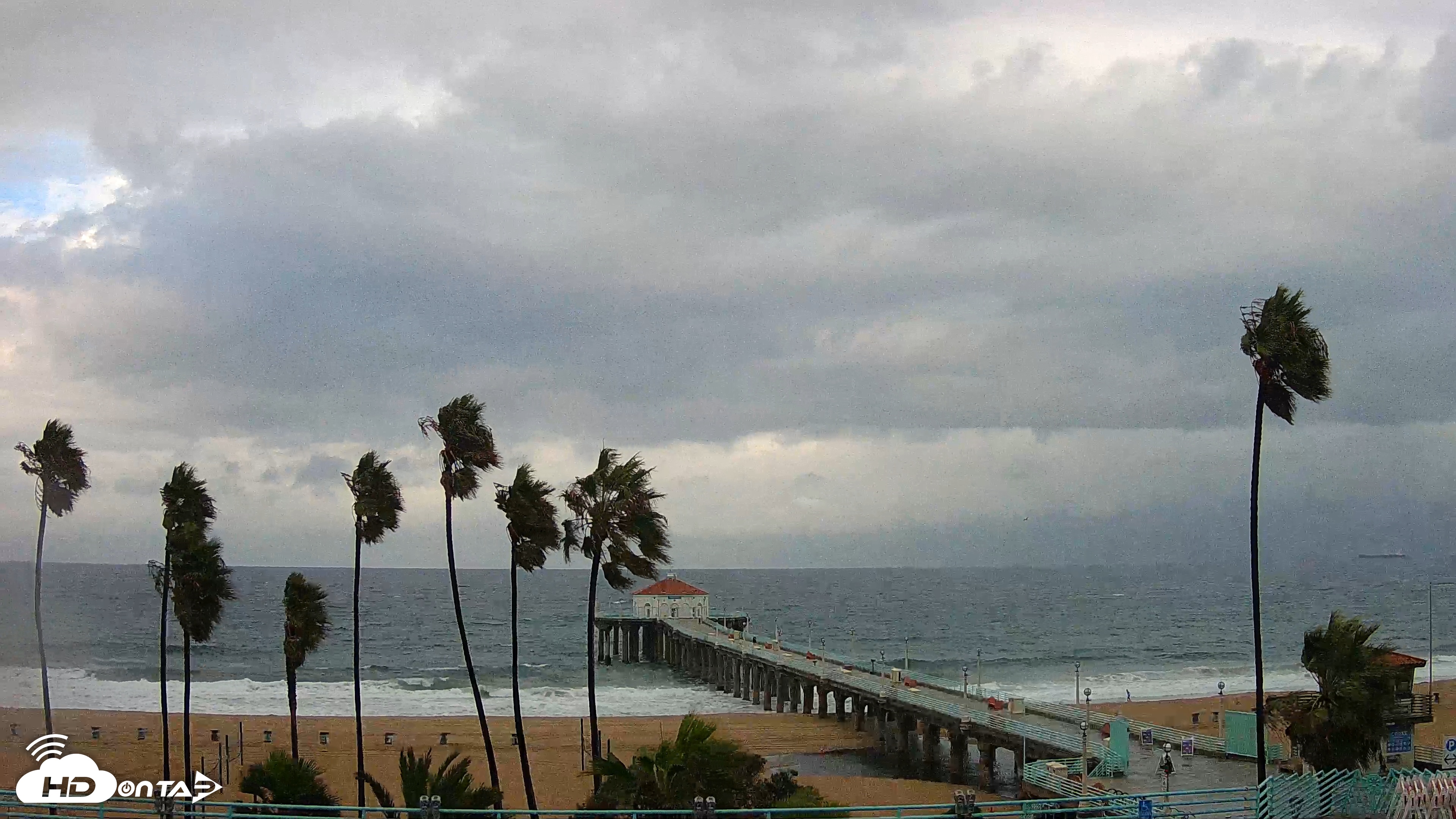 Snapshot of Manhattan Beach Pier Ultra HD Live Webcam taken Oct 14, 2025, 8:31am PDT