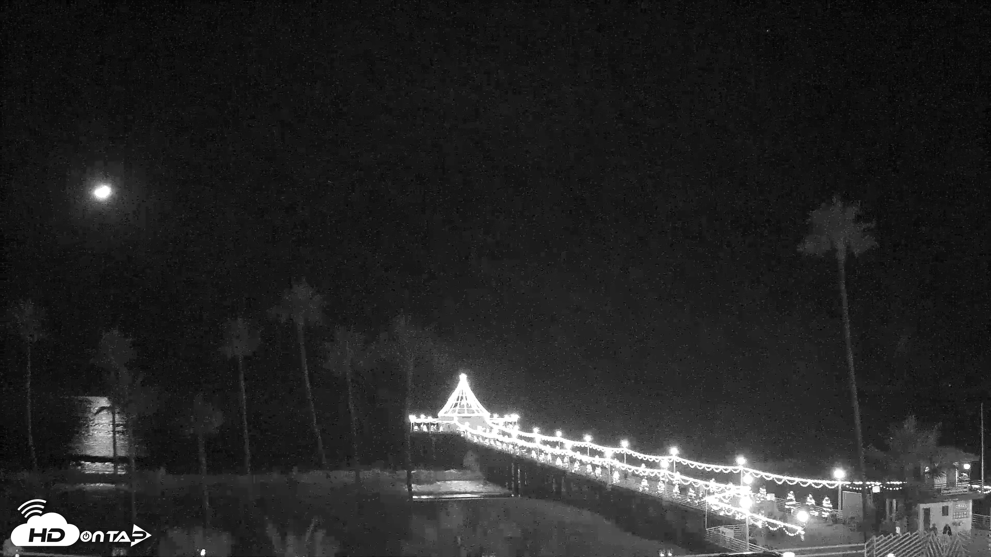 Snapshot of Manhattan Beach Pier Ultra HD Live Webcam taken Nov 25, 2025, 8:25pm PST