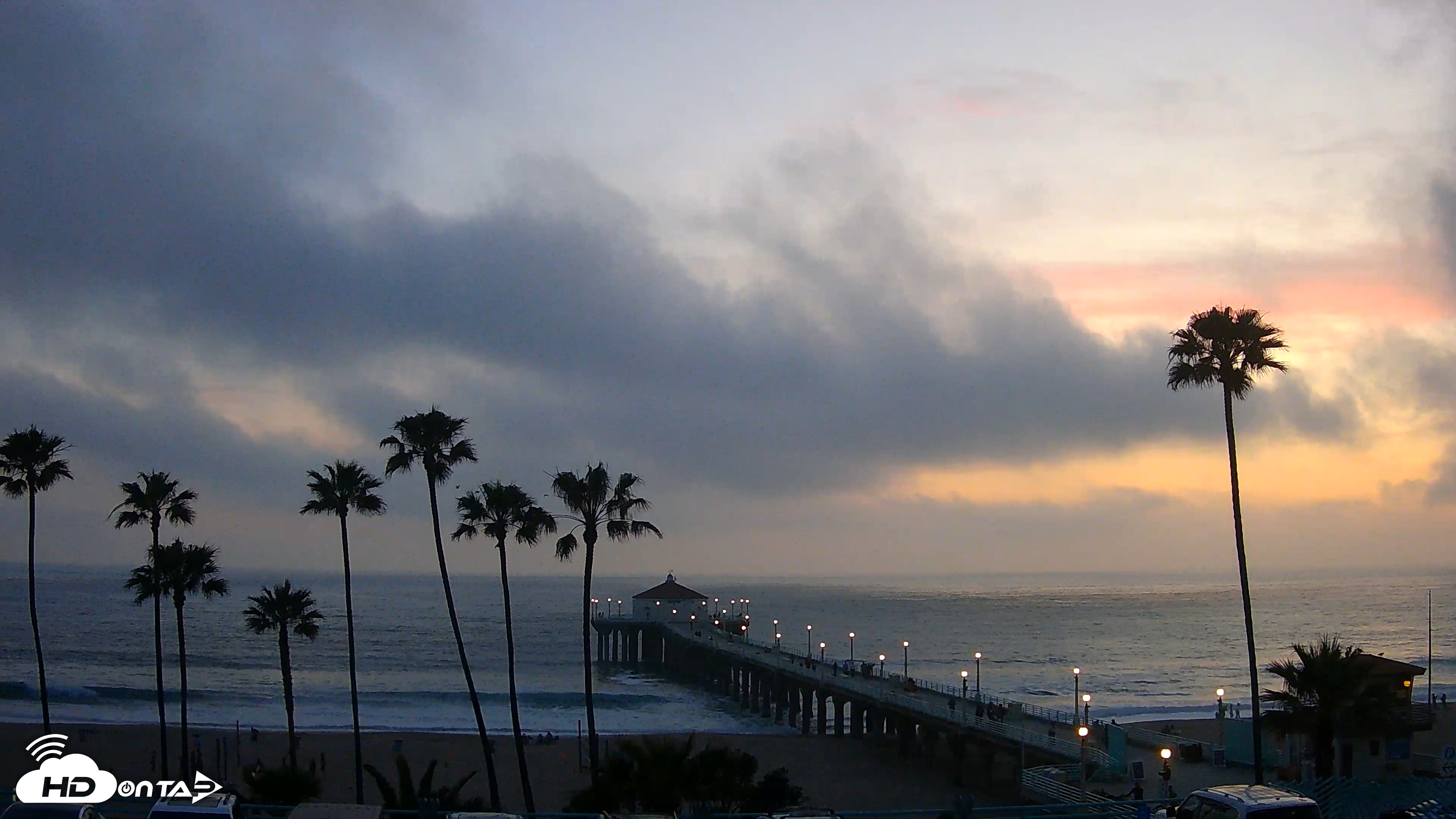 Snapshot of Manhattan Beach Pier Ultra HD Live Webcam taken Apr 12, 2025, 7:36pm PDT