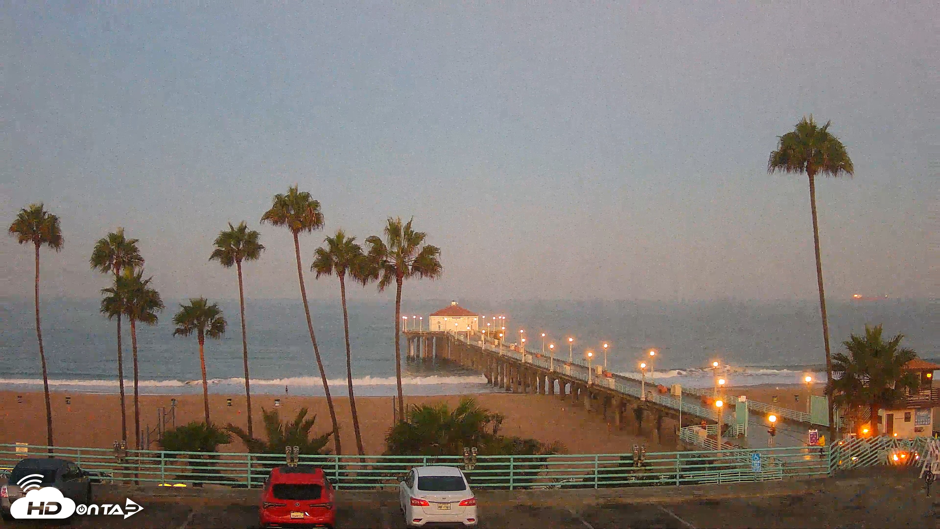 Snapshot of Manhattan Beach Pier Ultra HD Live Webcam taken Aug 26, 2026, 6:07am PDT