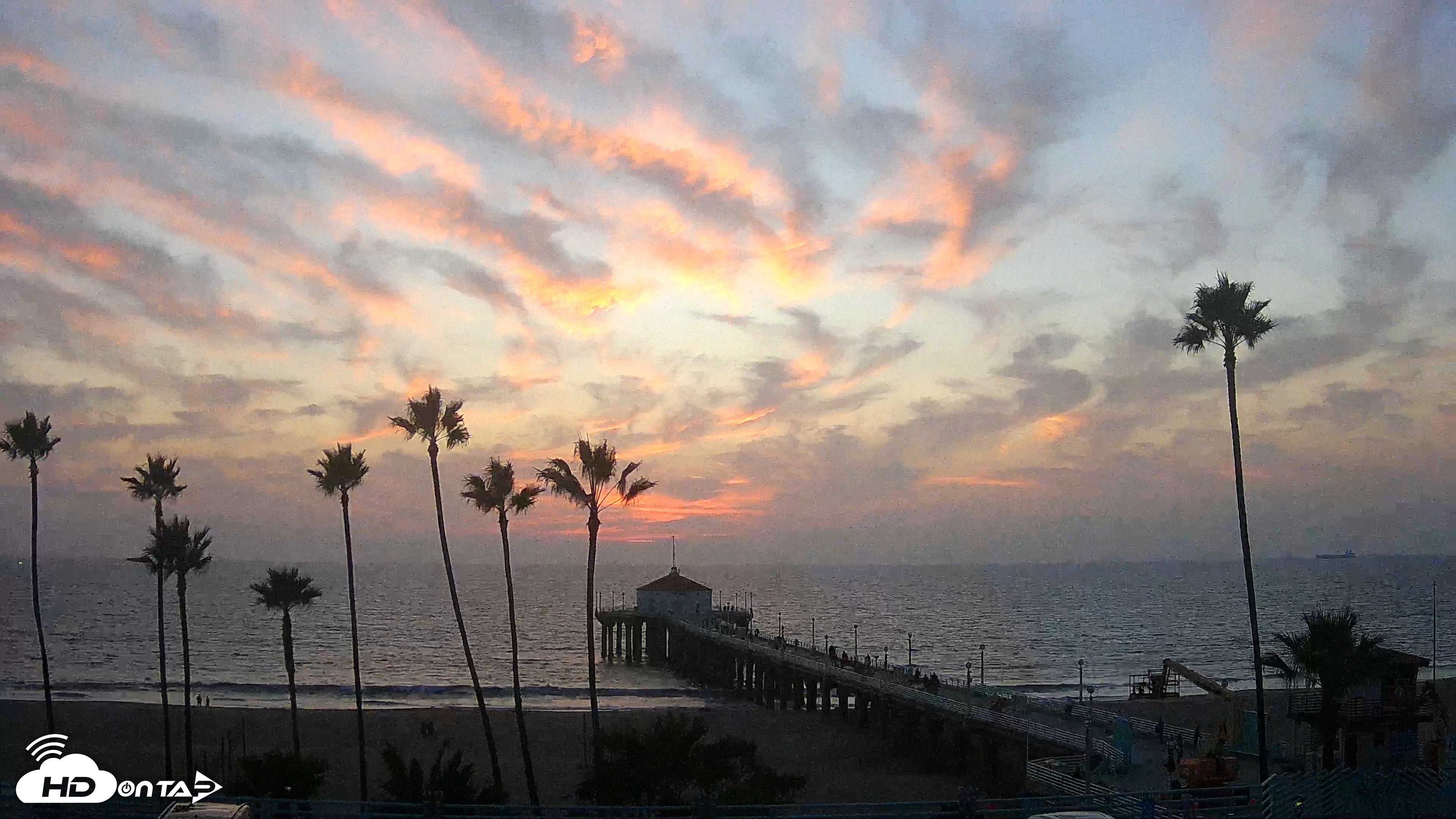 Snapshot of Manhattan Beach Pier Ultra HD Live Webcam taken Nov 3, 2025, 5:04pm PST