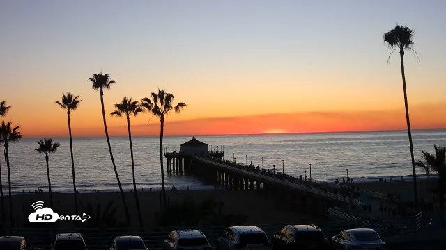 Snapshot of Manhattan Beach Pier Ultra HD Live Webcam taken Oct 15, 2026, 6:27pm PDT