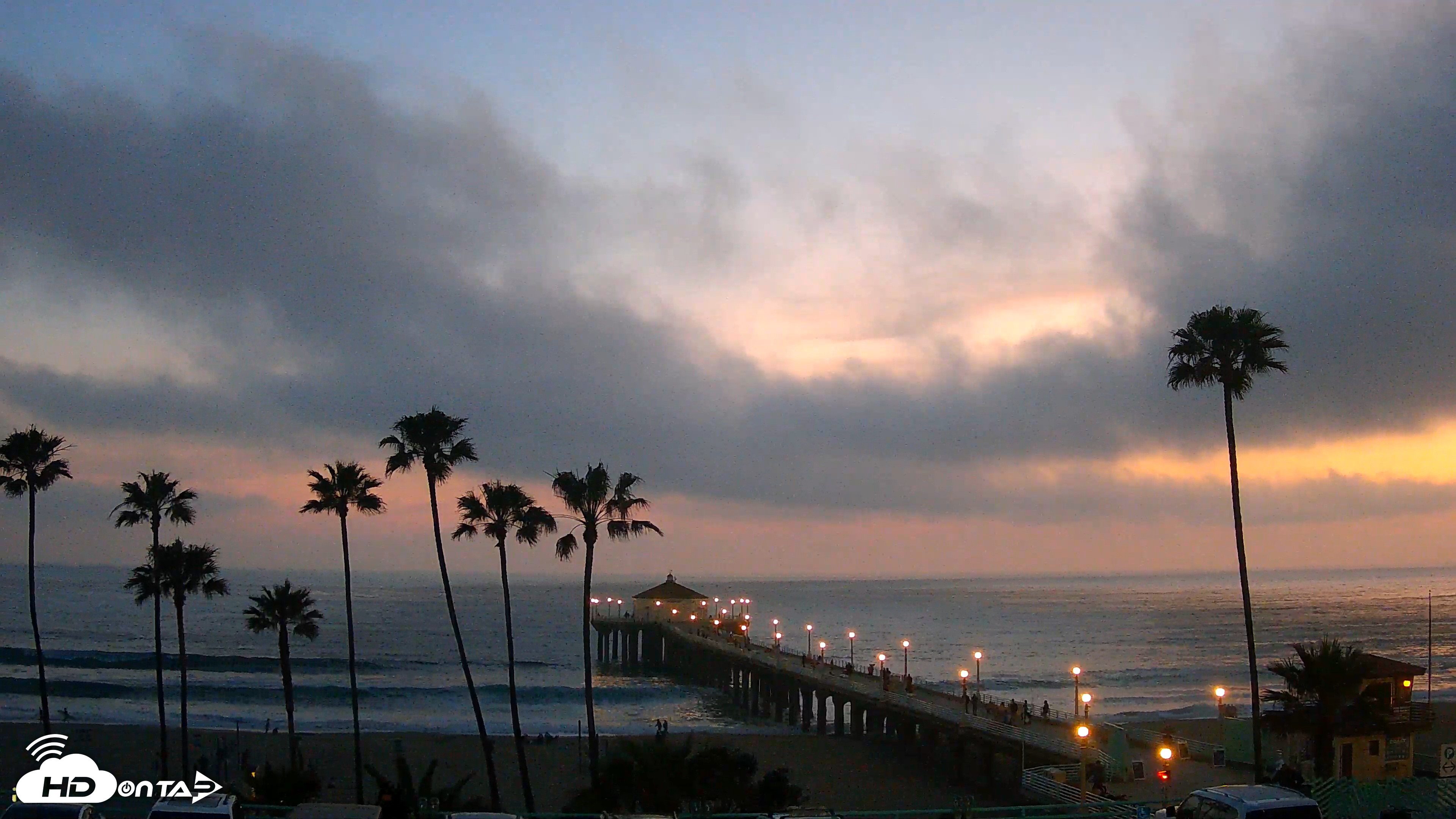 Snapshot of Manhattan Beach Pier Ultra HD Live Webcam taken Apr 12, 2025, 7:45pm PDT