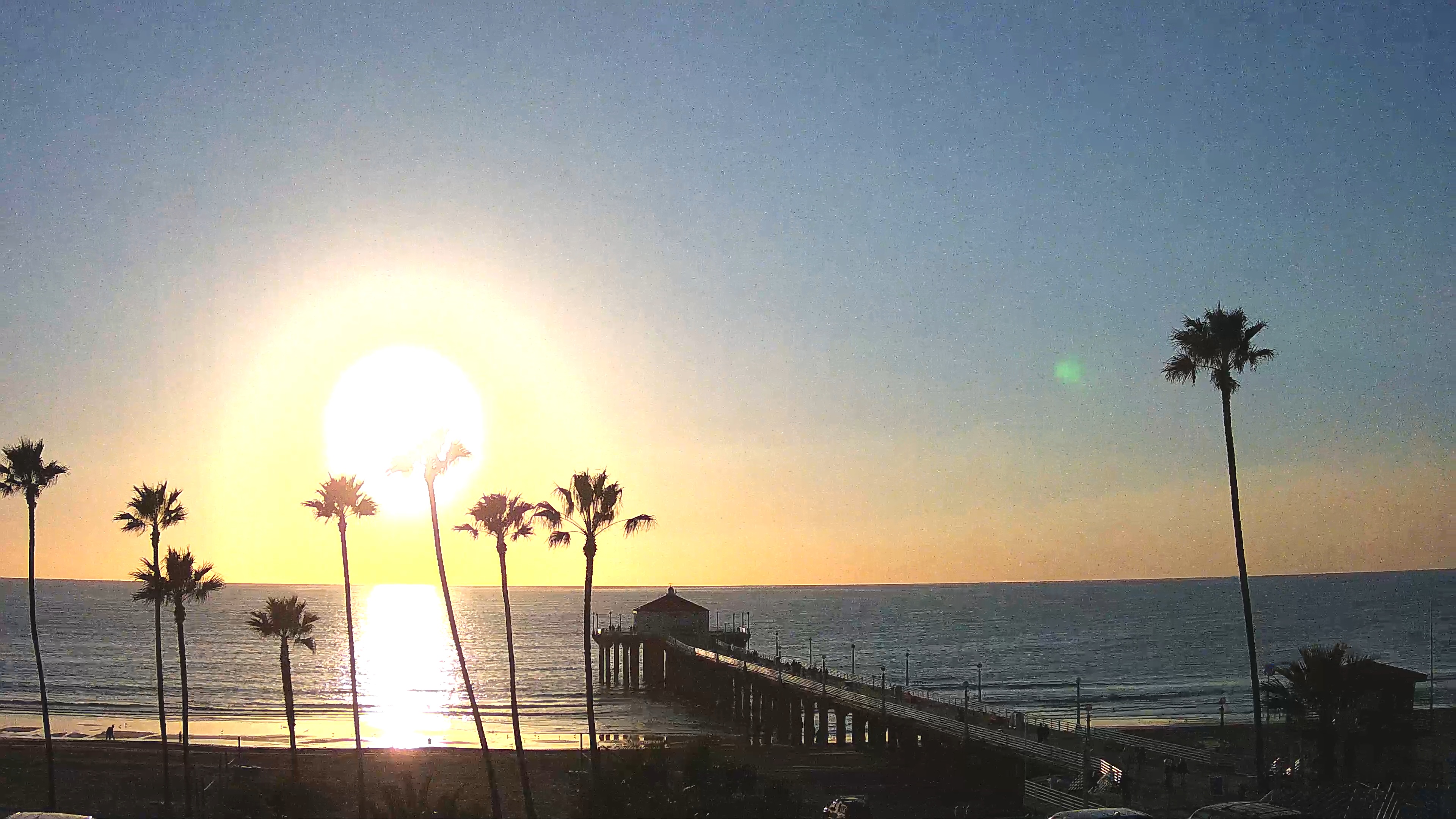 Snapshot of Manhattan Beach Pier Ultra HD Live Webcam taken Jan 30, 2025, 4:51pm PST