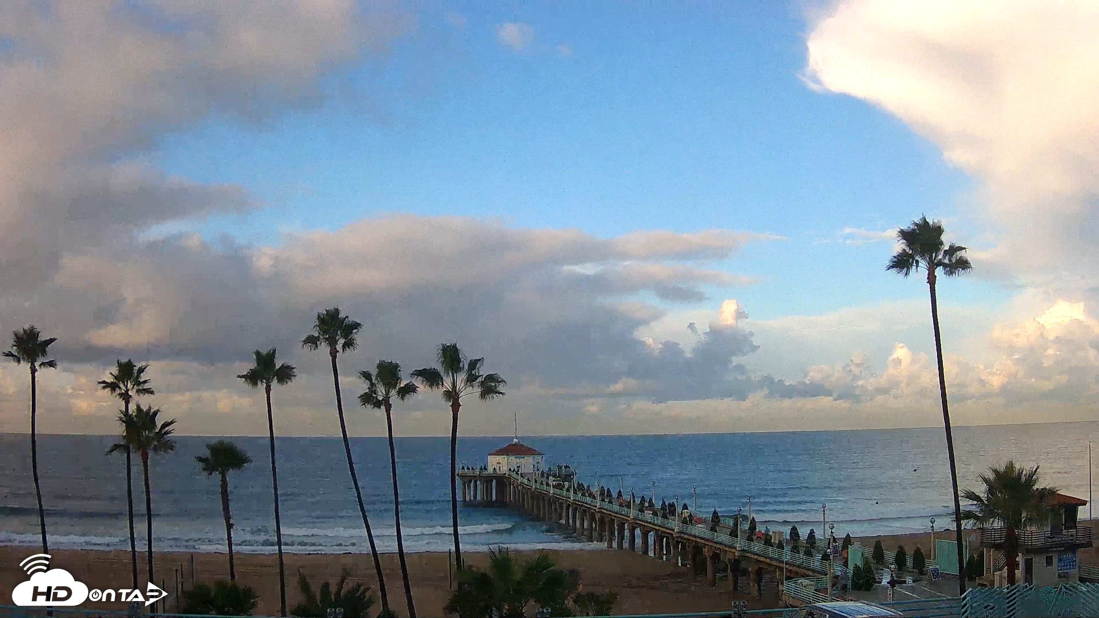 Snapshot of Manhattan Beach Pier Ultra HD Live Webcam taken Nov 18, 2025, 7:28am PST
