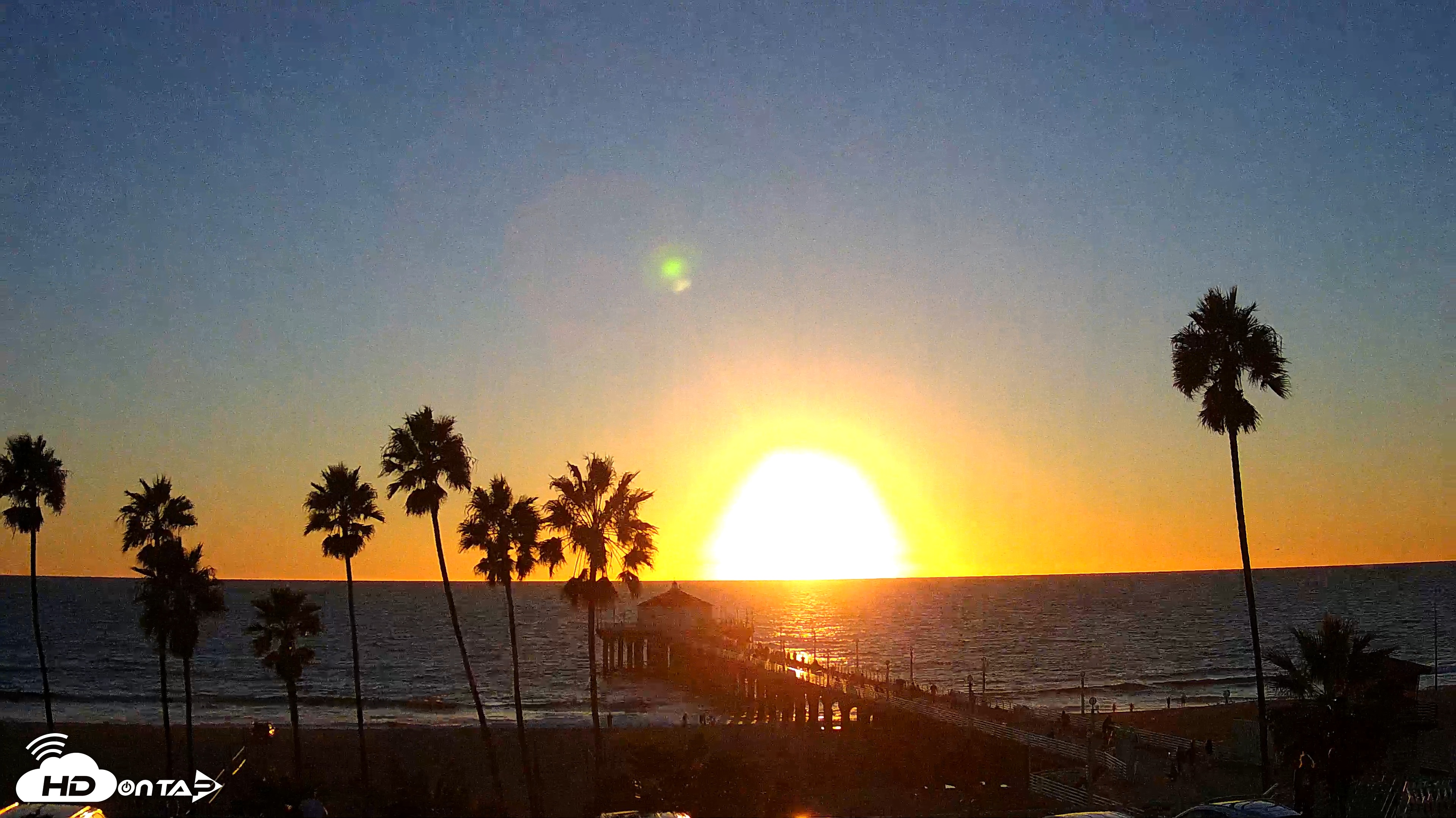 Snapshot of Manhattan Beach Pier Ultra HD Live Webcam taken Oct 15, 2025, 6:07pm PDT