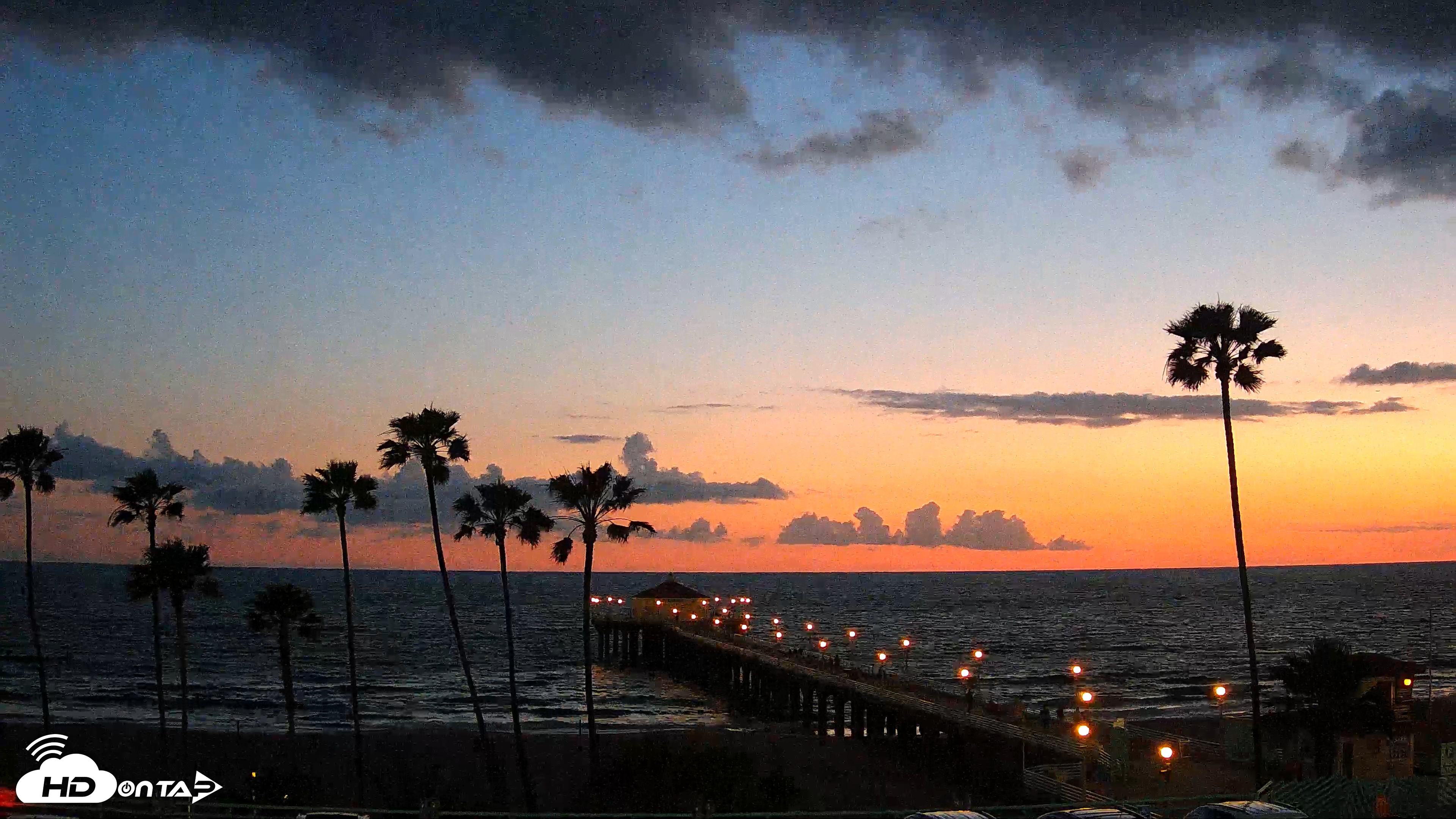 Snapshot of Manhattan Beach Pier Ultra HD Live Webcam taken Apr 25, 2025, 7:57pm PDT