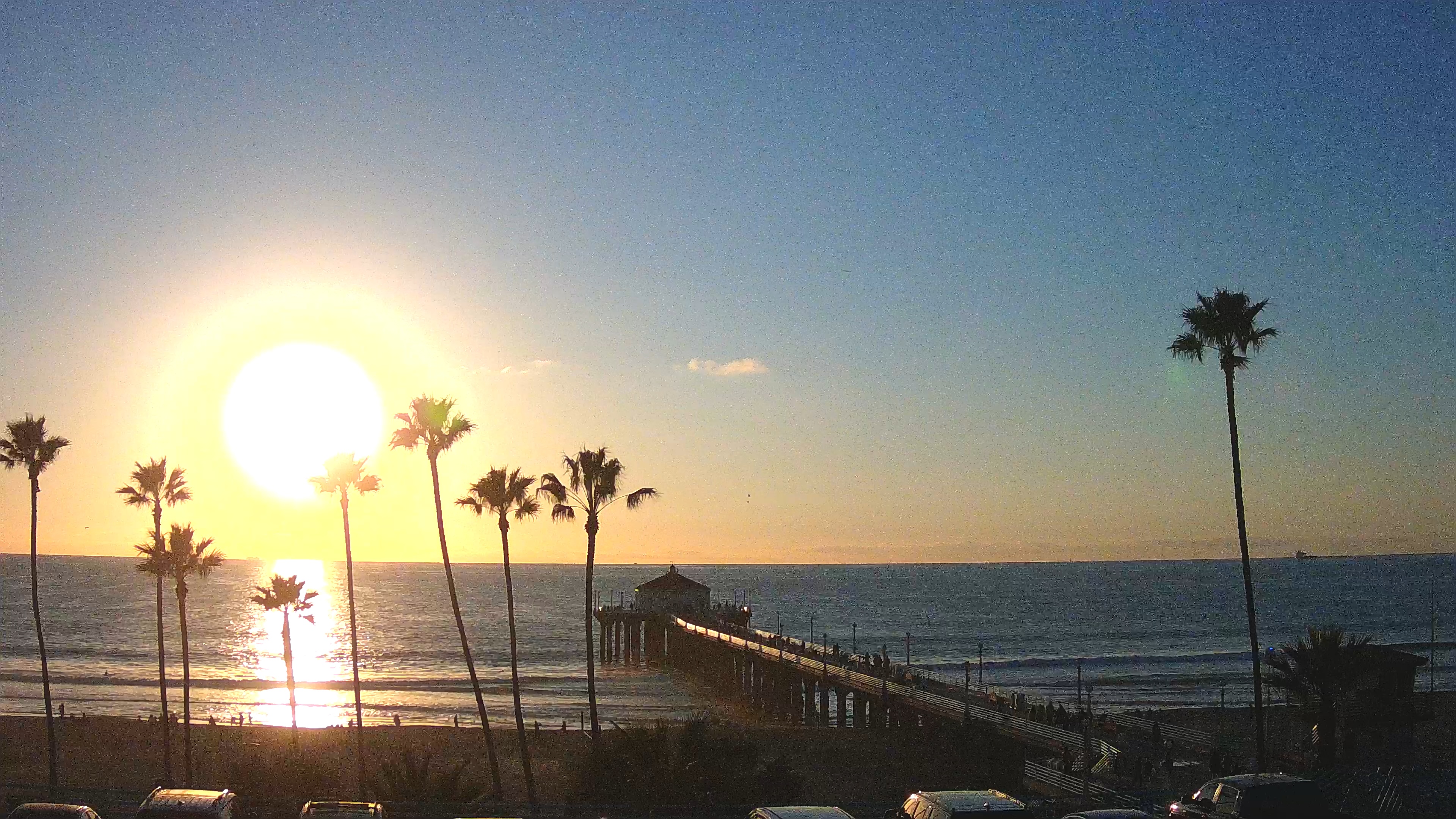 Snapshot of Manhattan Beach Pier Ultra HD Live Webcam taken Jan 17, 2025, 4:41pm PST