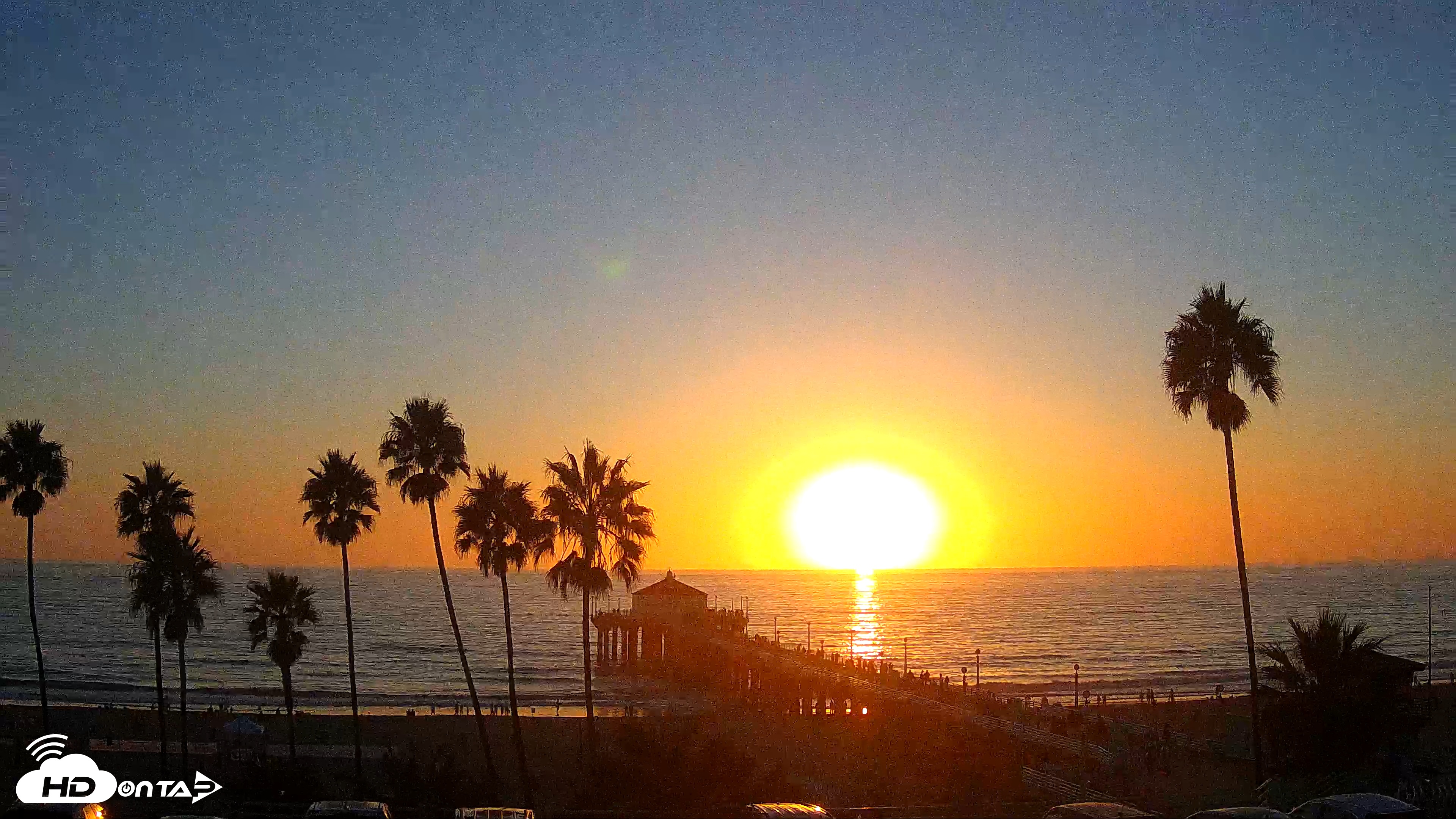 Snapshot of Manhattan Beach Pier Ultra HD Live Webcam taken Oct 11, 2025, 6:15pm PDT