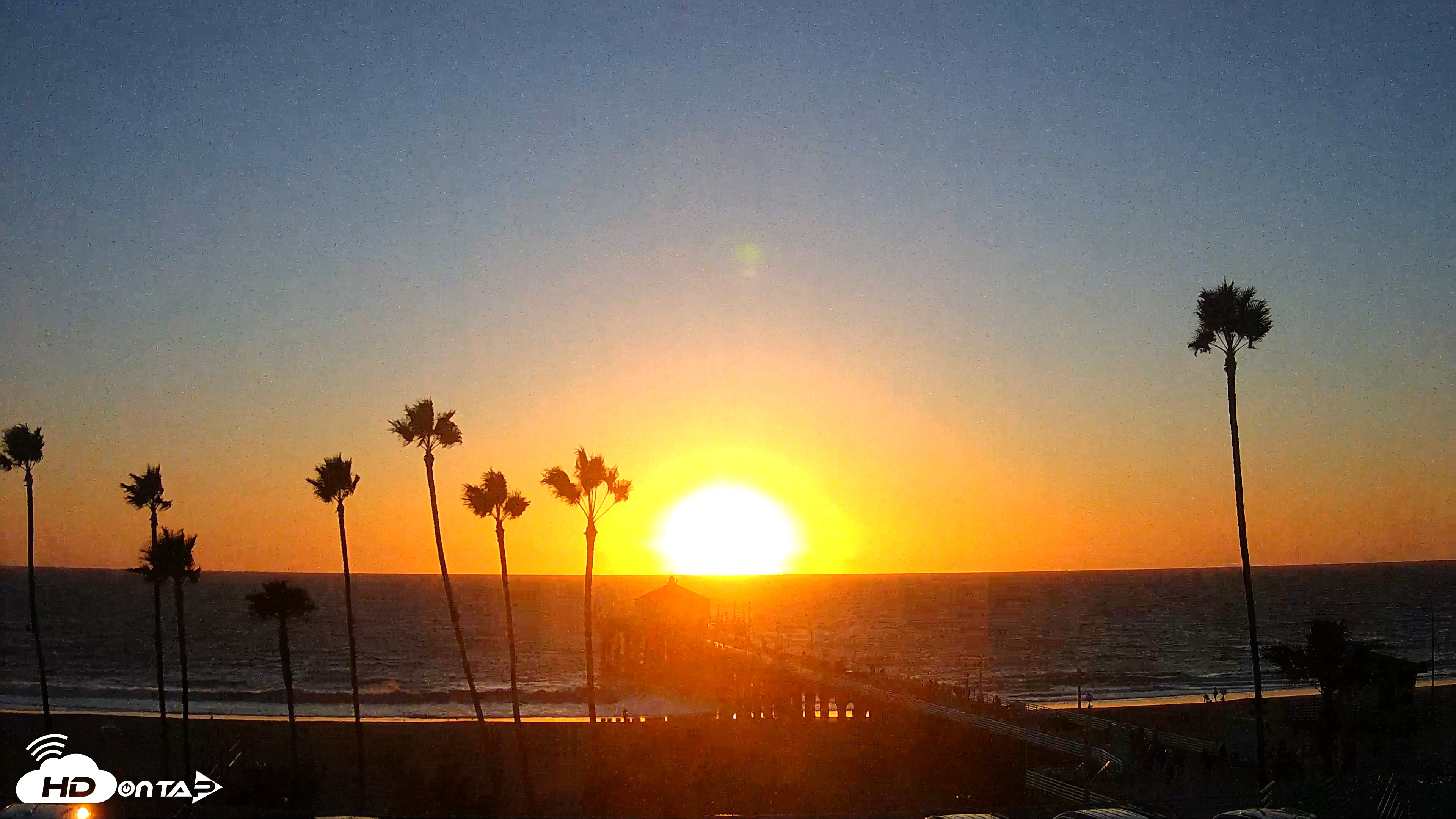 Snapshot of Manhattan Beach Pier Ultra HD Live Webcam taken Oct 22, 2025, 6:04pm PDT