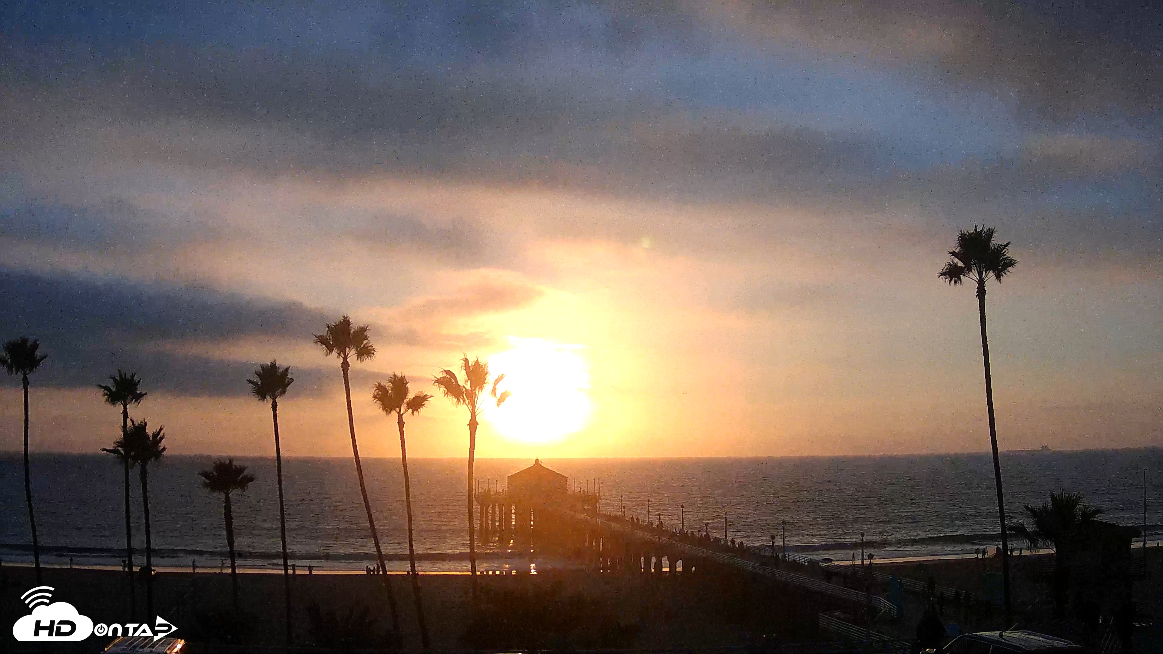 Snapshot of Manhattan Beach Pier Ultra HD Live Webcam taken Oct 24, 2025, 5:52pm PDT