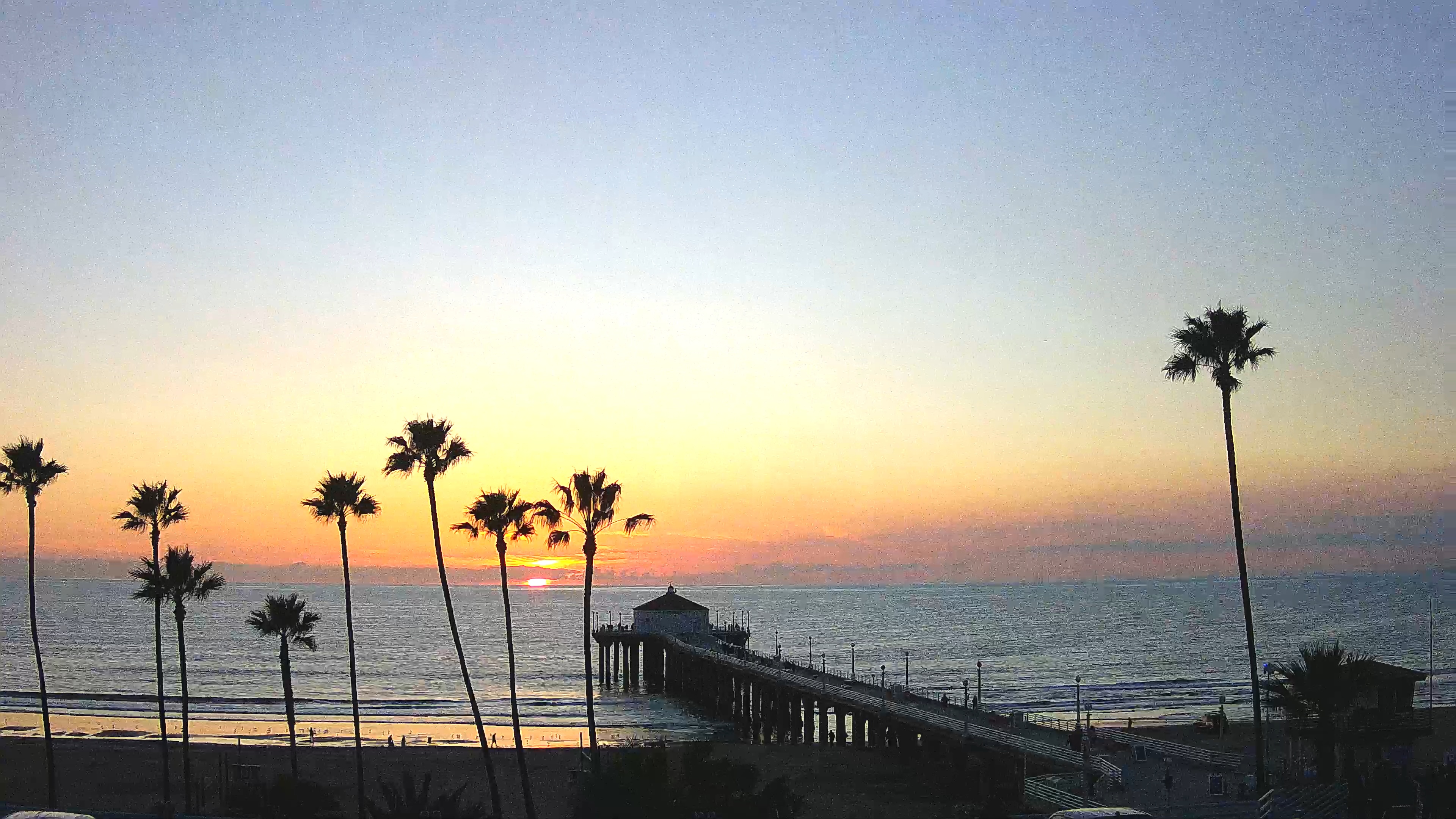 Snapshot of Manhattan Beach Pier Ultra HD Live Webcam taken Jan 30, 2025, 5:22pm PST