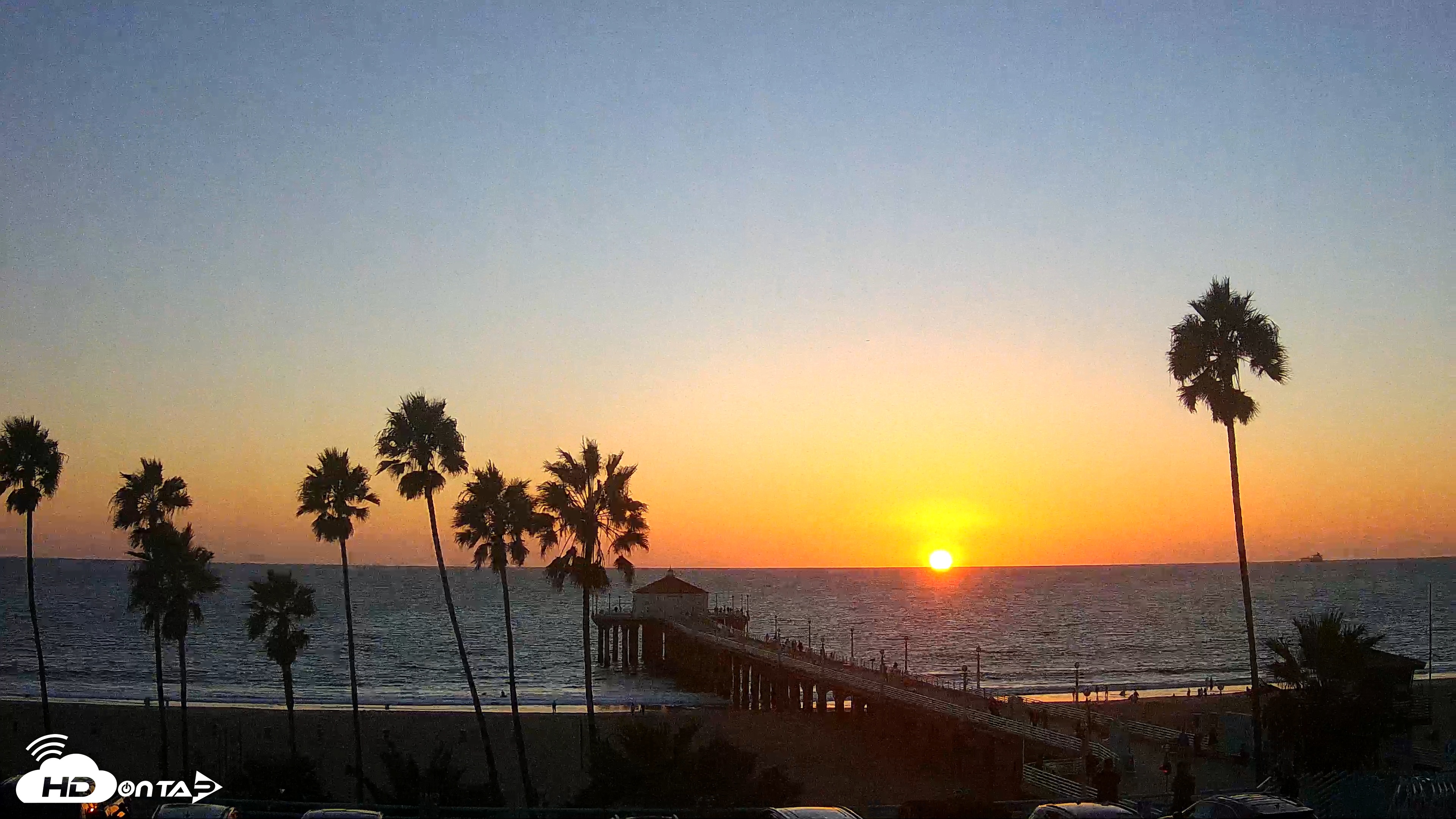 Snapshot of Manhattan Beach Pier Ultra HD Live Webcam taken Oct 8, 2025, 6:27pm PDT