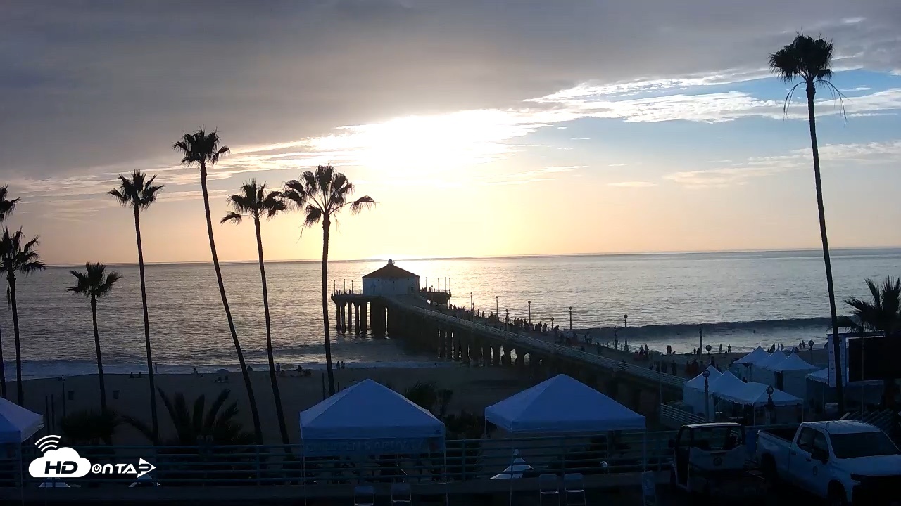 Snapshot of Manhattan Beach Pier Ultra HD Live Webcam taken Oct 17, 2026, 5:40pm PDT