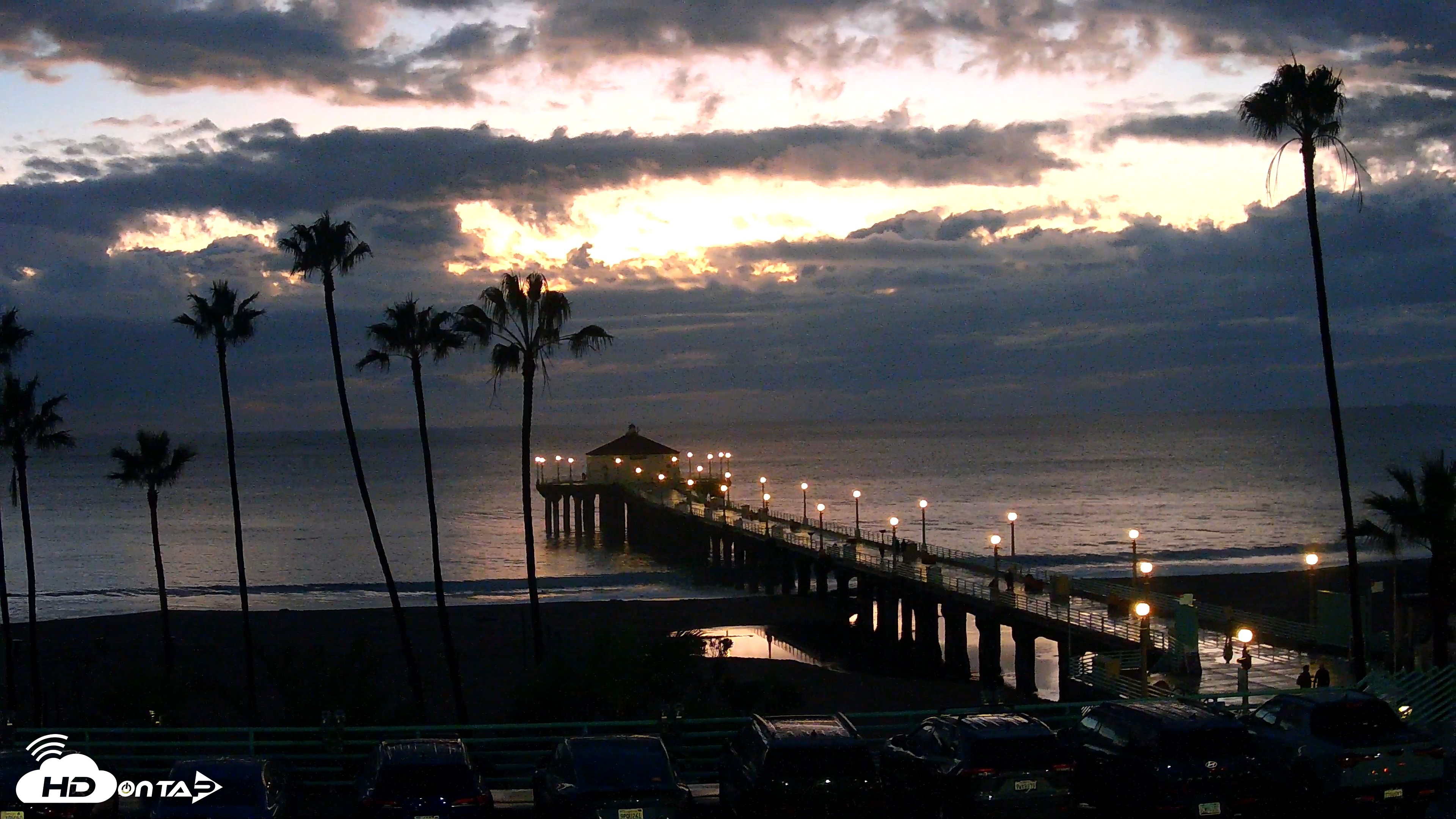 Snapshot of Manhattan Beach Pier Ultra HD Live Webcam taken Oct 21, 2026, 6:37pm PDT