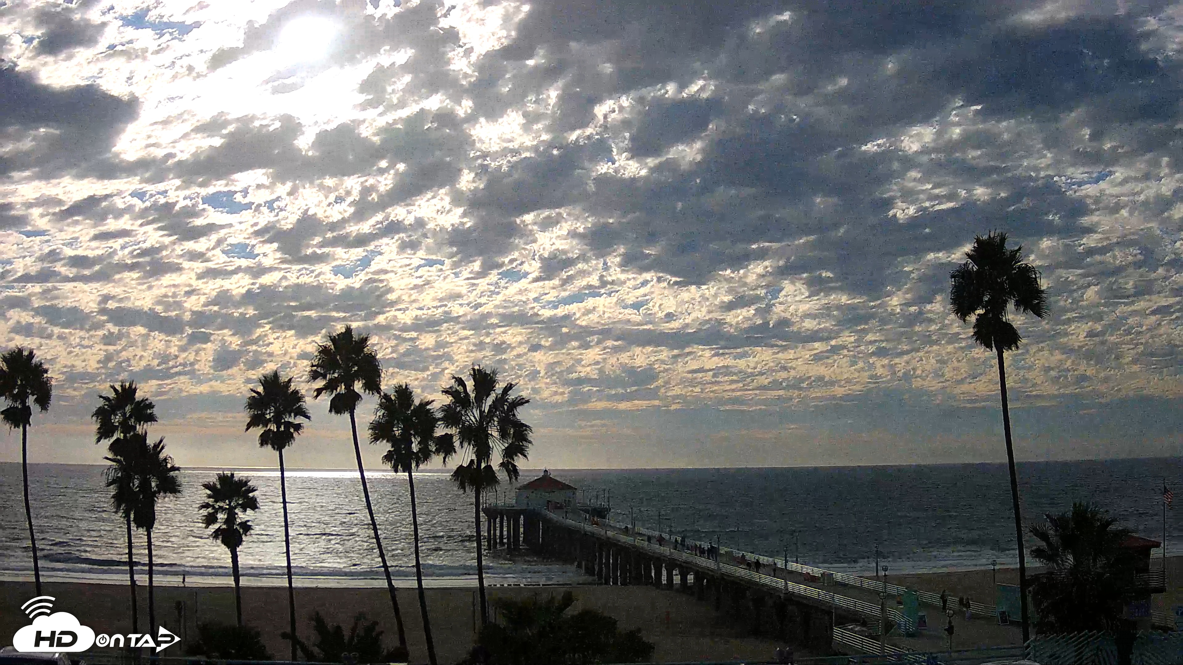 Snapshot of Manhattan Beach Pier Ultra HD Live Webcam taken Oct 21, 2025, 4:41pm PDT