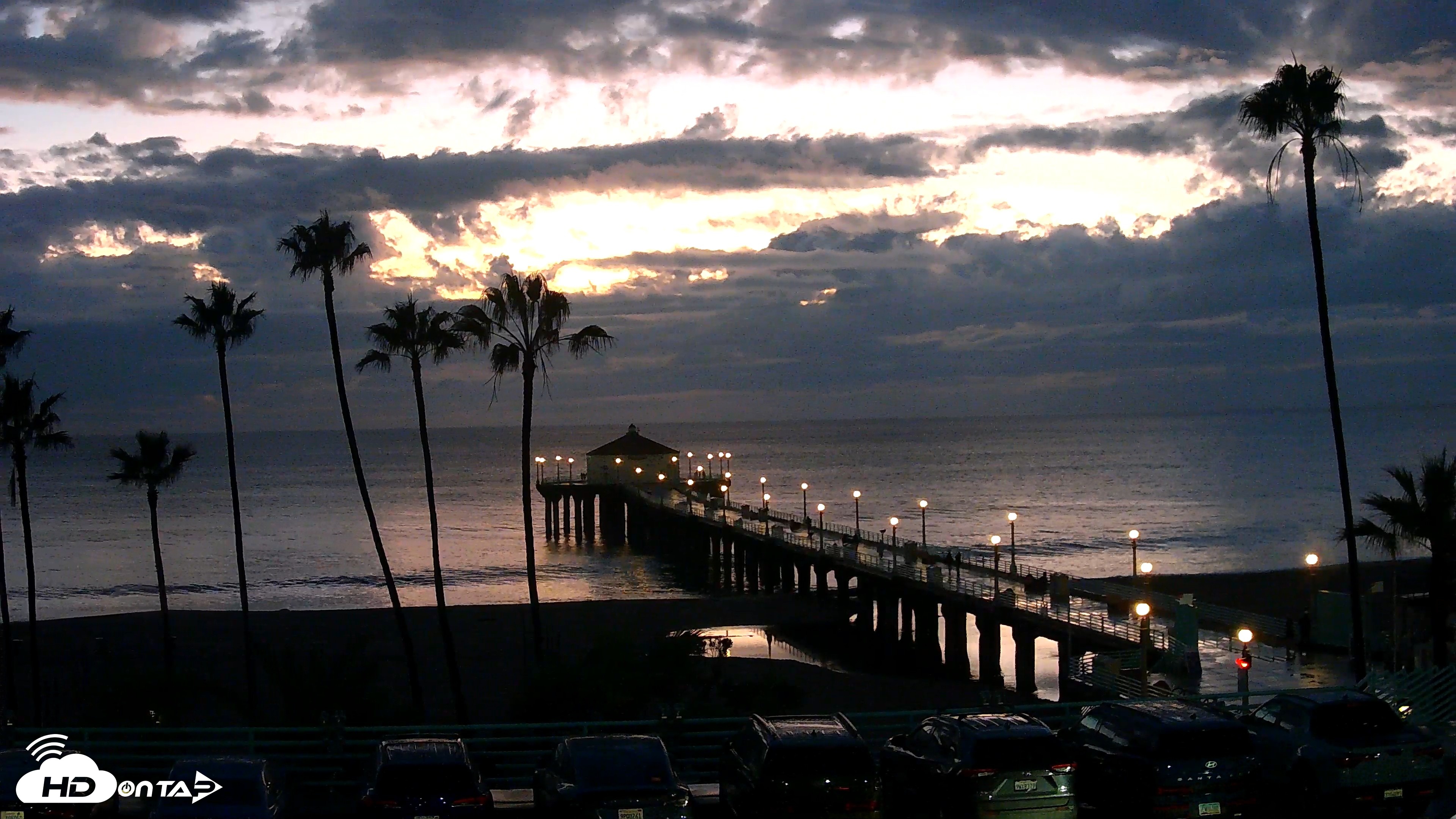 Snapshot of Manhattan Beach Pier Ultra HD Live Webcam taken Oct 21, 2026, 6:36pm PDT