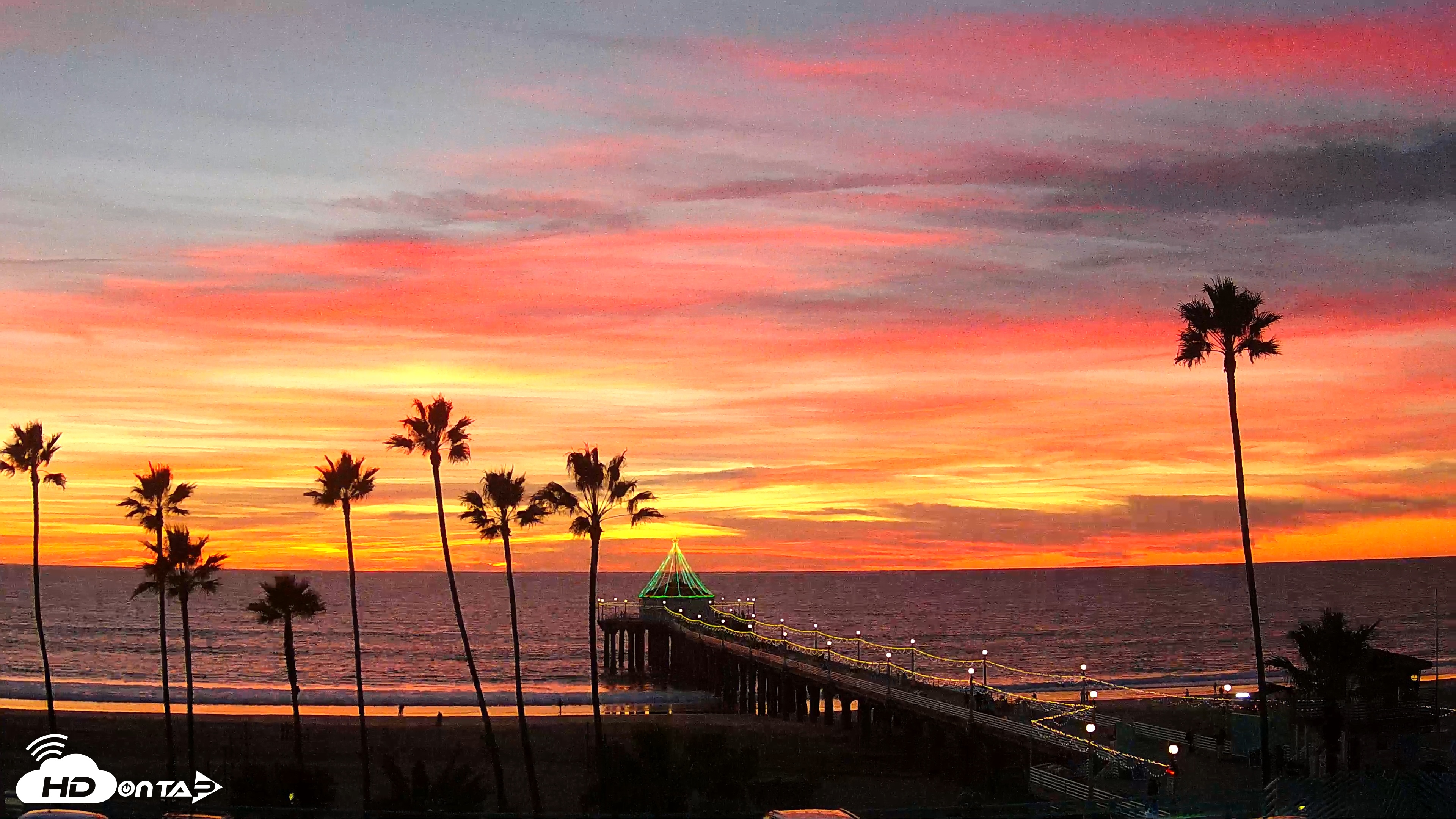 Snapshot of Manhattan Beach Pier Ultra HD Live Webcam taken Dec 4, 2025, 5:00pm PST