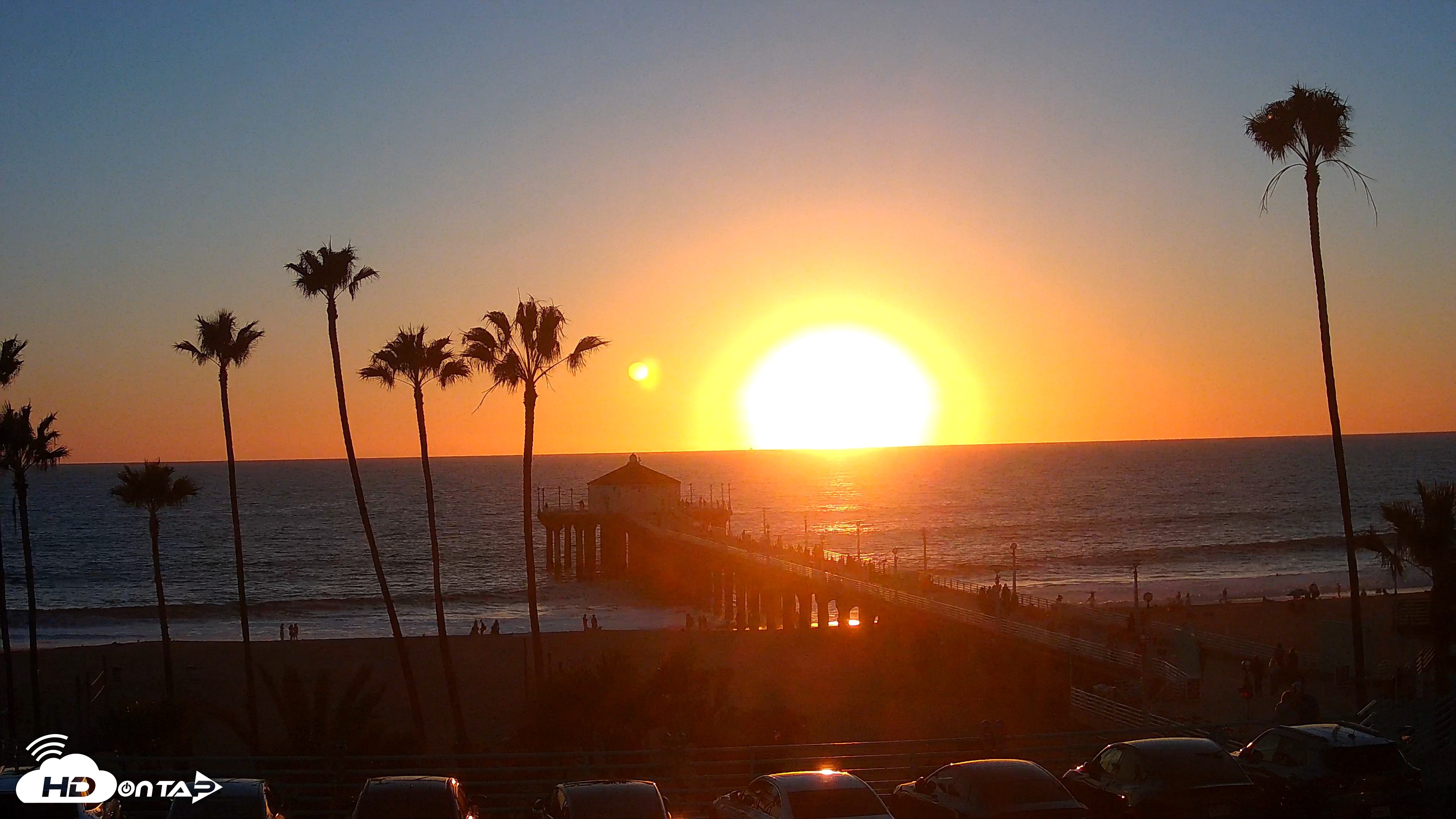 Snapshot of Manhattan Beach Pier Ultra HD Live Webcam taken Oct 14, 2026, 6:13pm PDT