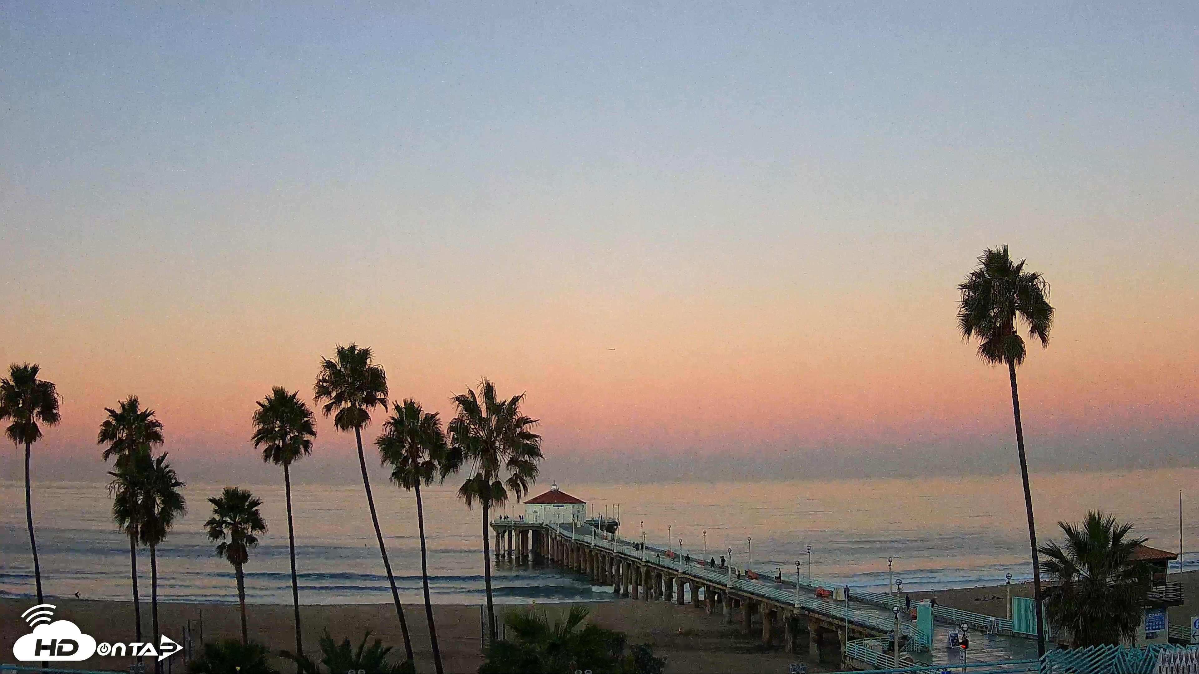 Snapshot of Manhattan Beach Pier Ultra HD Live Webcam taken Oct 17, 2025, 7:02am PDT